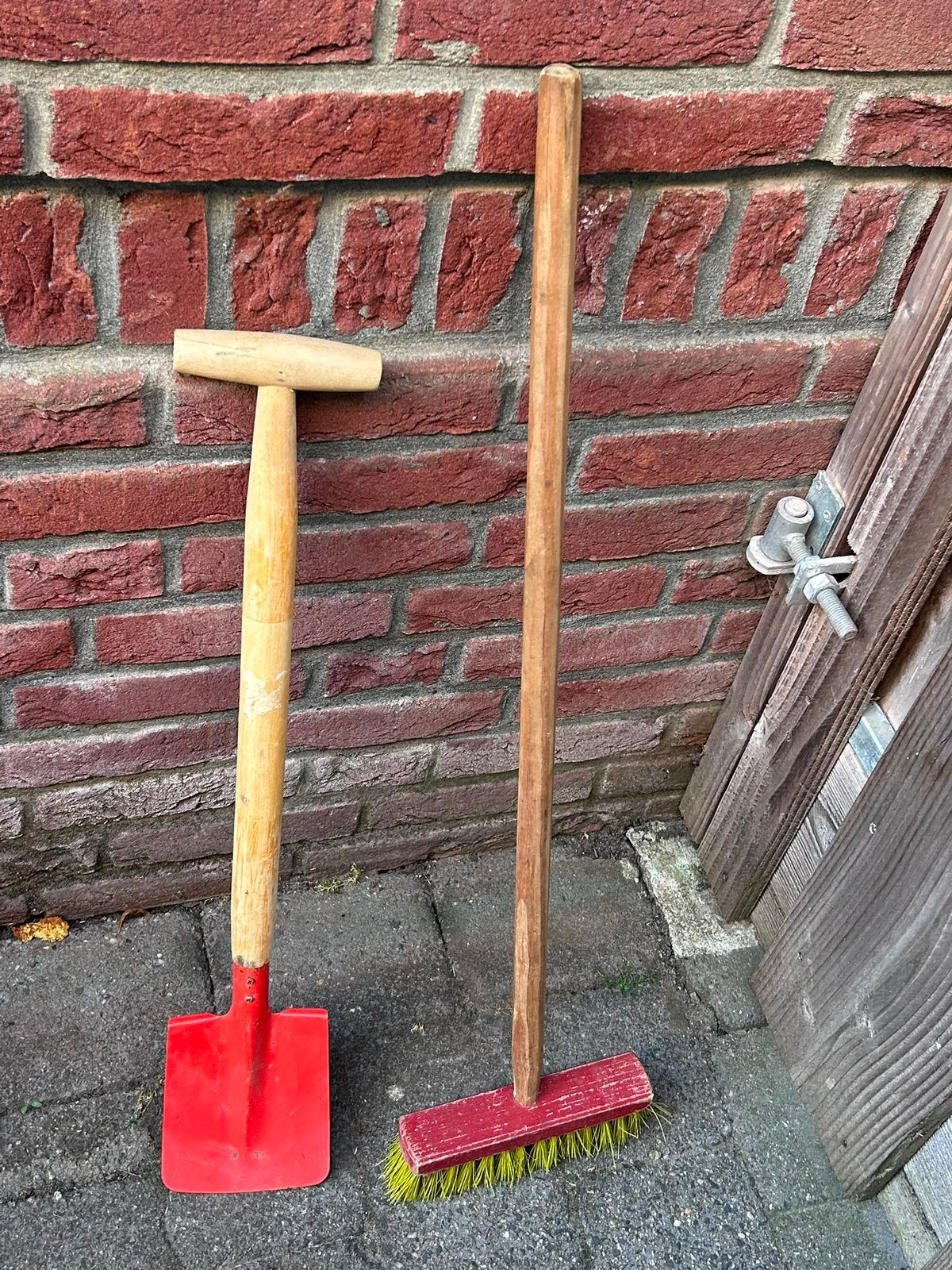 Kinderschep en bezem, Ophalen, Gebruikt