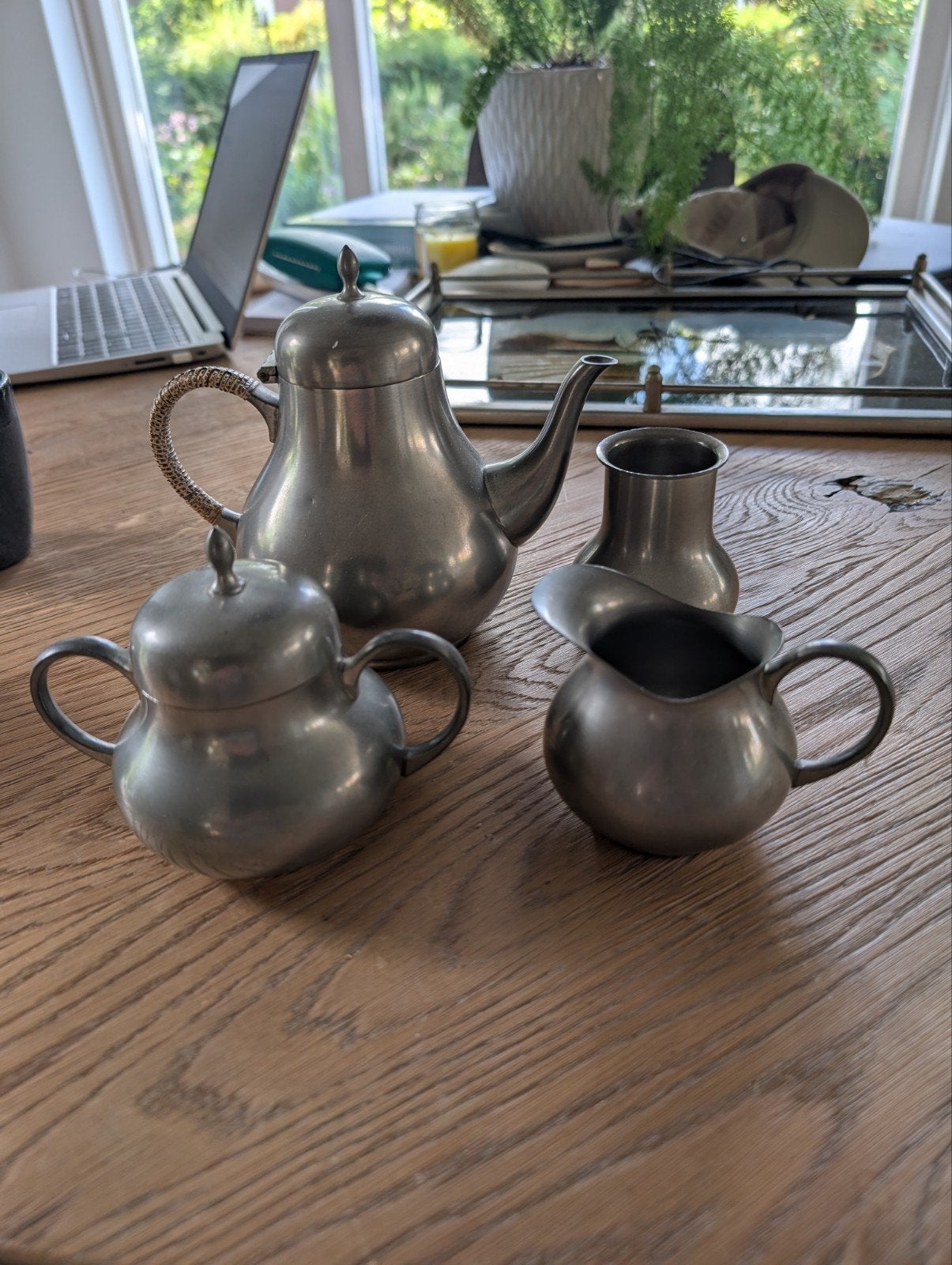 tinnen servies, Ophalen