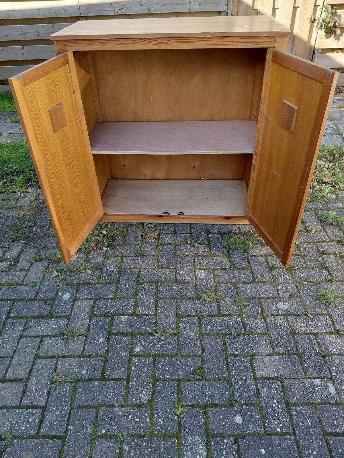 Houten kastje met twee deuren en legplanken, Ophalen, Gebruikt