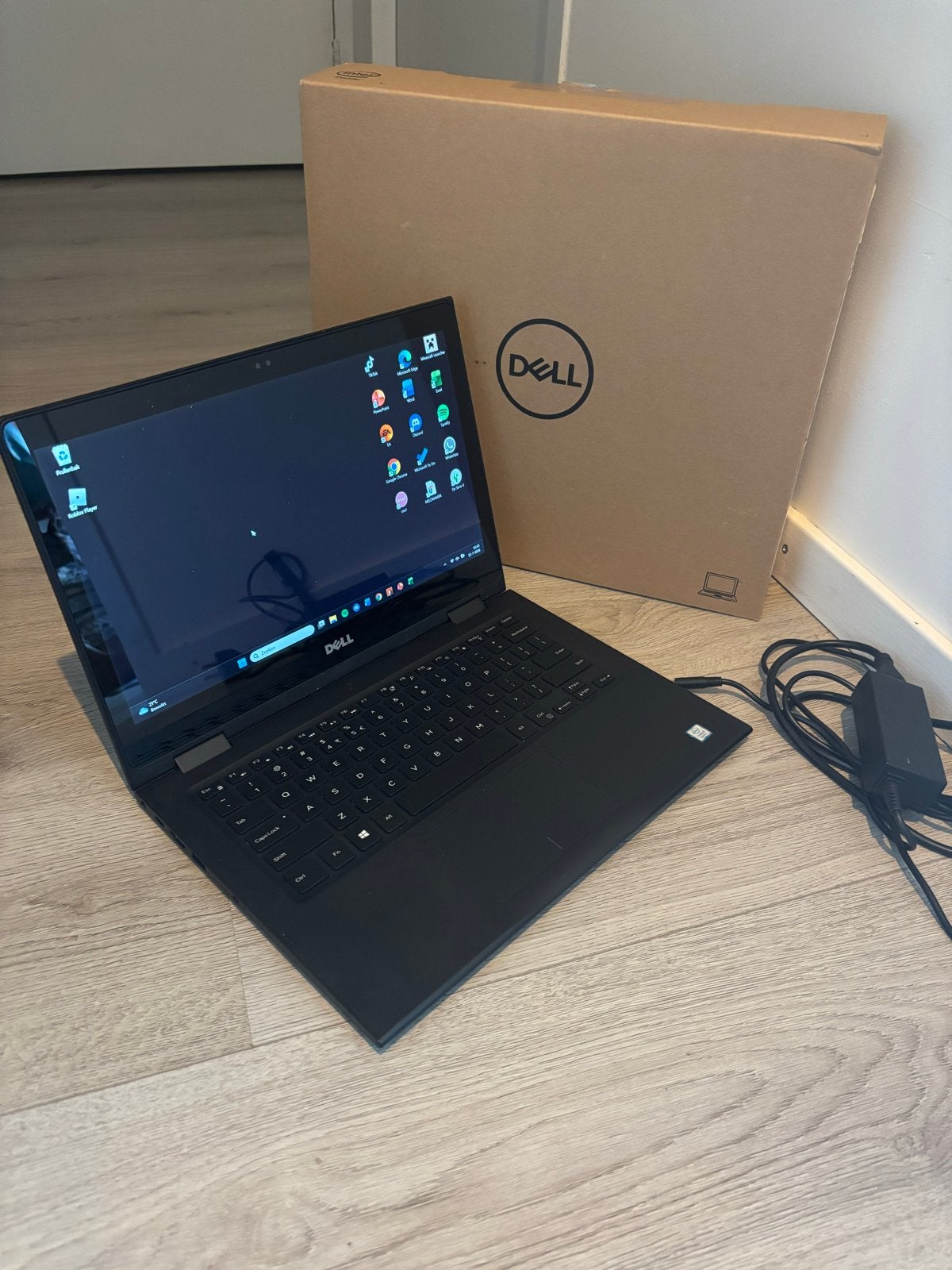 Dell Latitude 3390 2-in-1 Laptop met touchscreen, oplader en, Gebruikt, Qwerty, 8 GB, 13 inch