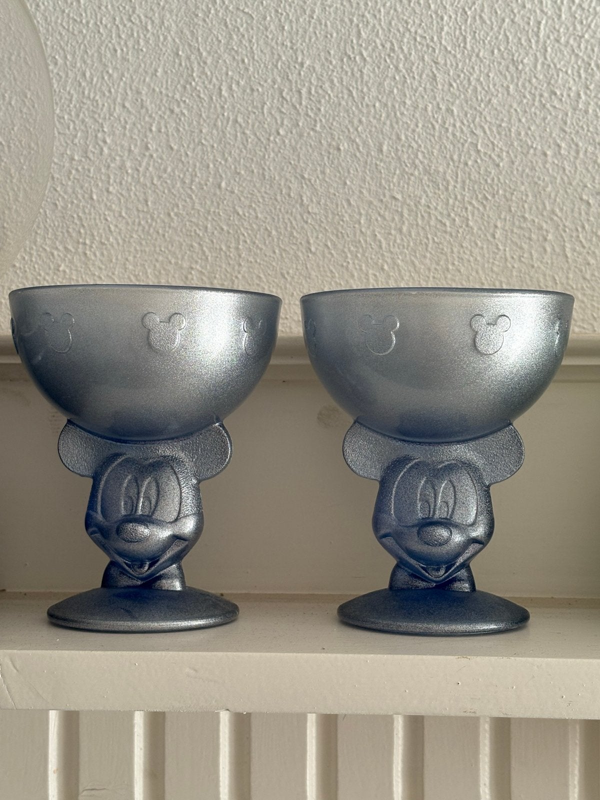 Set van 2 Disney Mickey Mouse ijs bekers - Zilverkleurig, Ophalen of Verzenden, Mickey Mouse, Zo goed als nieuw, Servies