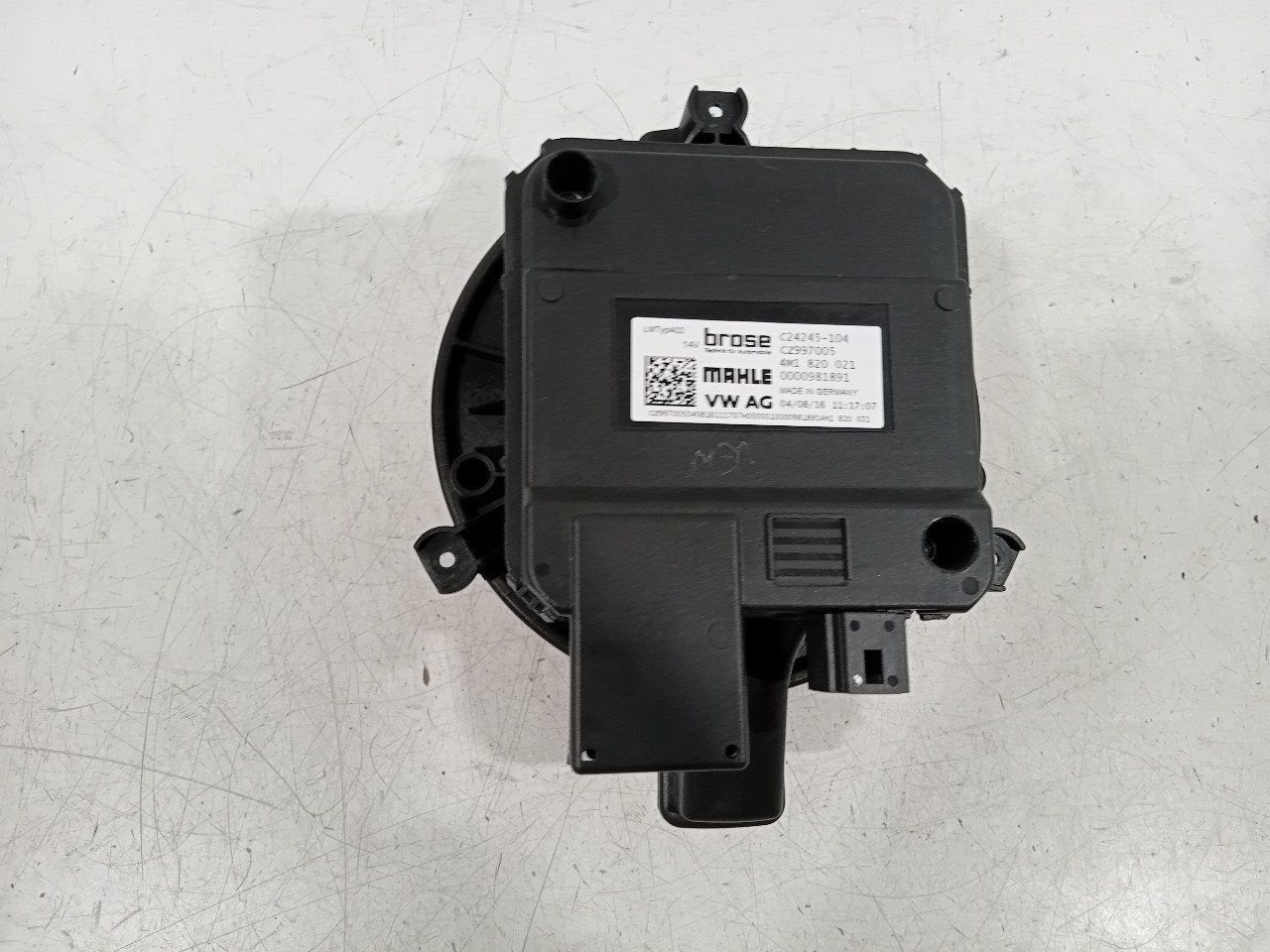 Kachel ventilator motor Audi A4, Onderdelen@venauto.nl, Van der Ven Autorecycling B.V., Gebruikt, Ettenseweg 76, 4706 PB Roosendaal, The Netherlands