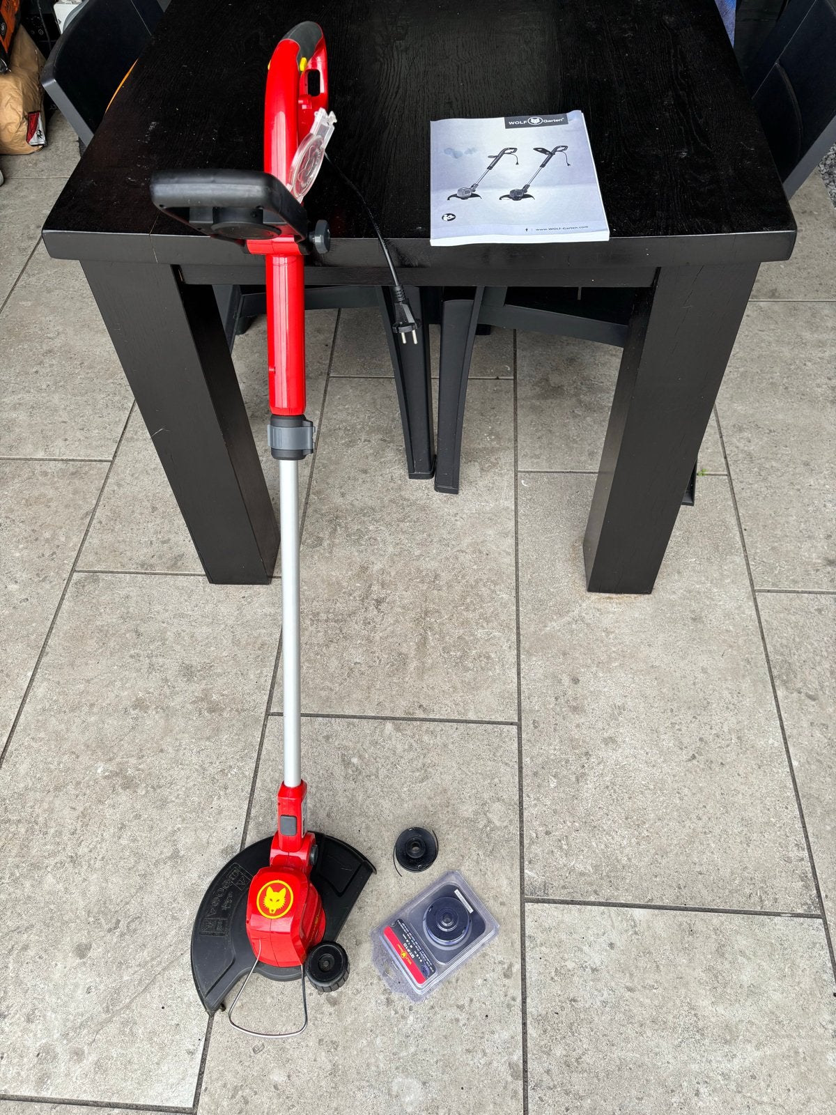 Wolf-Garten grastrimmer met 2 reserve draadspoelen, Tuin en Terras, Grasmaaiers, Cirkelmaaier, Ophalen of Verzenden, Zo goed als nieuw