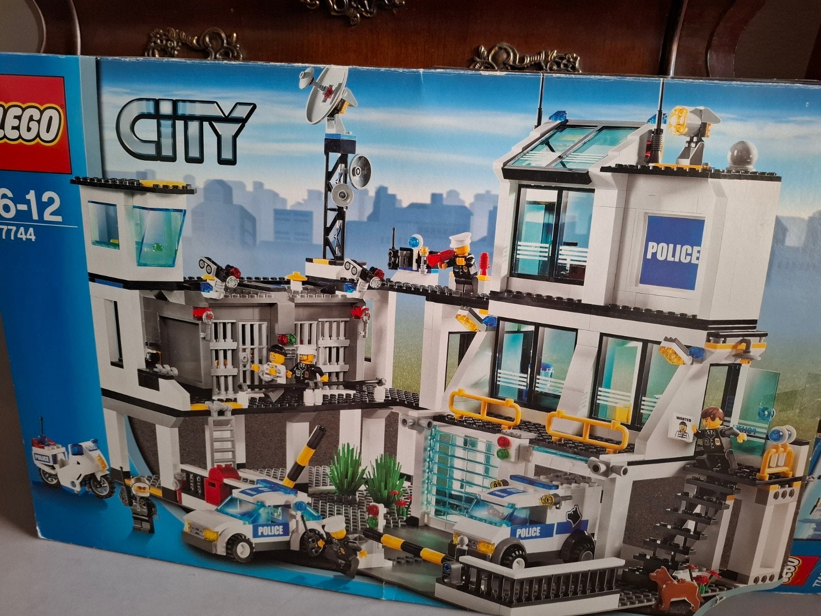 Lego City Politiebureau 7744 - Compleet met doos