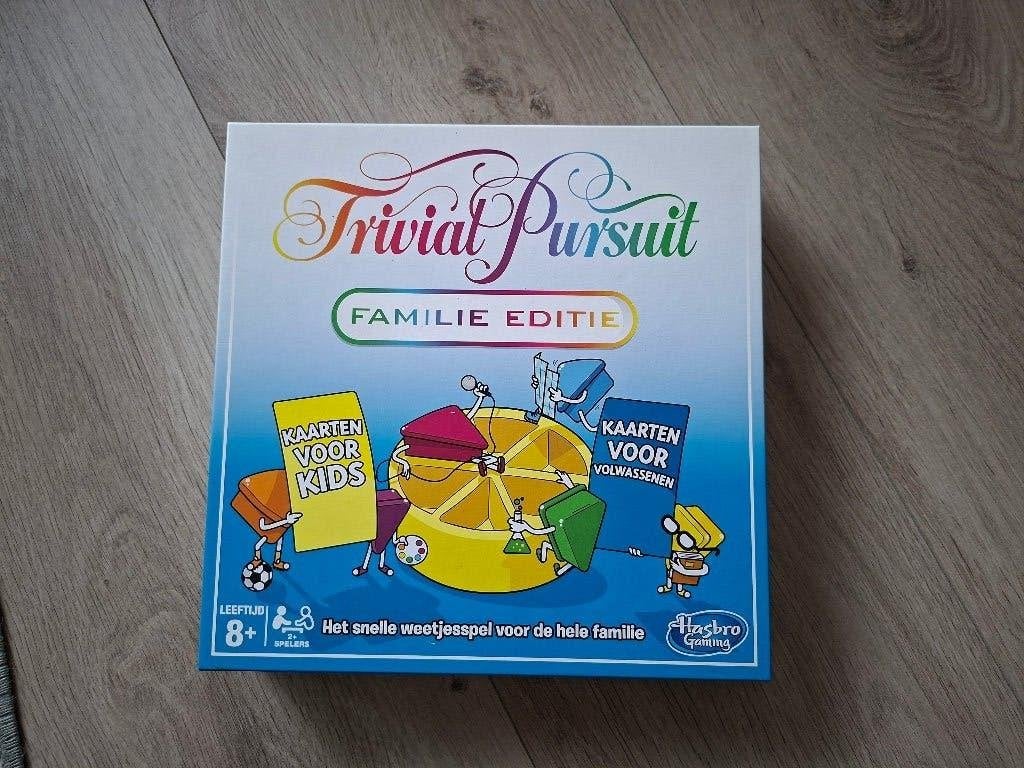Trivial pursuit familie editie, Vijf spelers of meer, Ophalen, Zo goed als nieuw, Hasbro Gaming