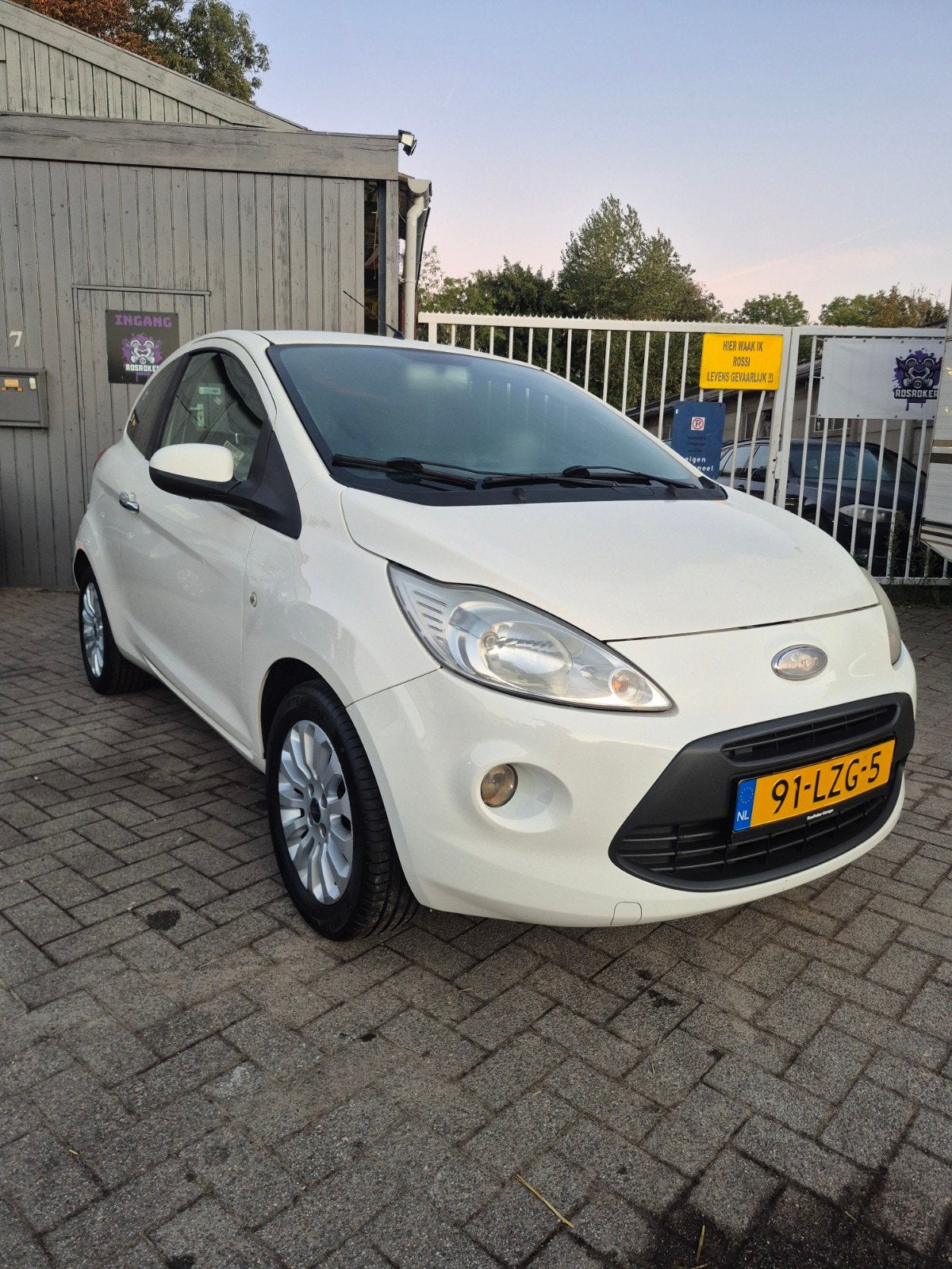 Ford Ka 1.2 51KW 2010 Wit, Auto's, Voorwielaandrijving, 1242 cc, 4 cilinders, 4 stoelen