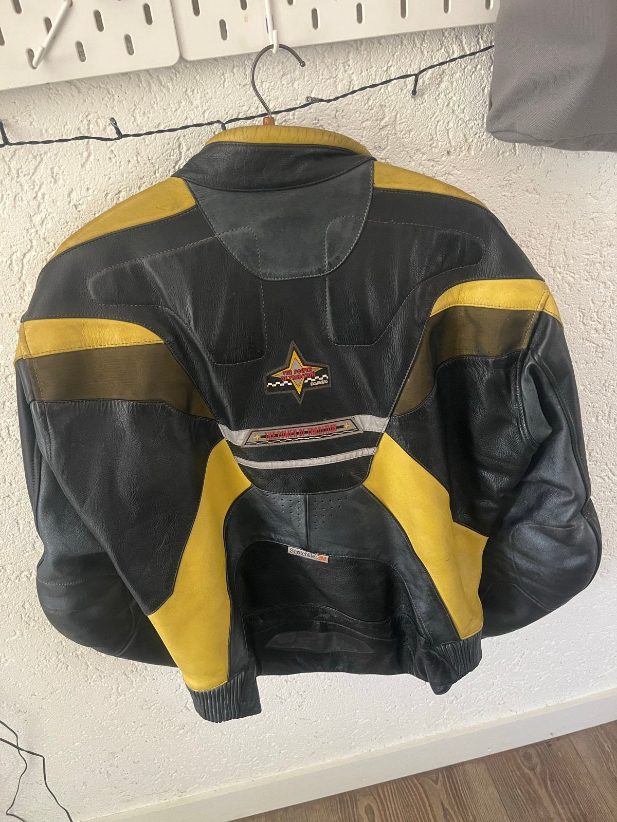 Damen Motorjas Leer Zwart/Geel - XL (Ritsbaar aan broek), Motoren, Kleding | Motorkleding, Ophalen, Tweedehands, Heren, Jas | leer