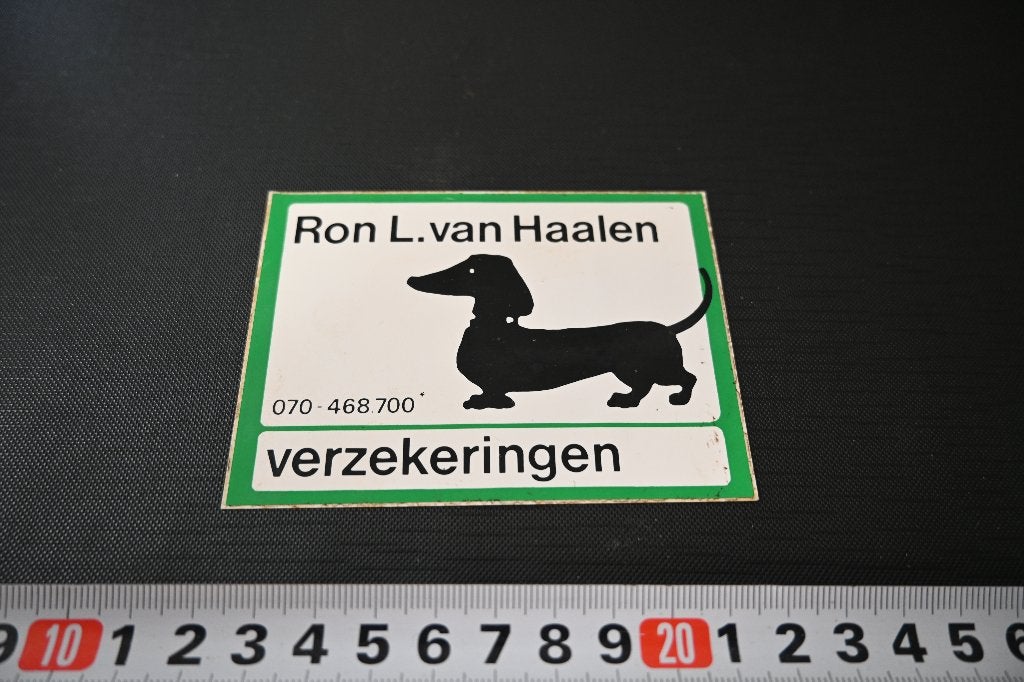 sticker den haag RON L VAN HAALEN verzekeringen strip teckel, Ophalen of Verzenden, Zo goed als nieuw