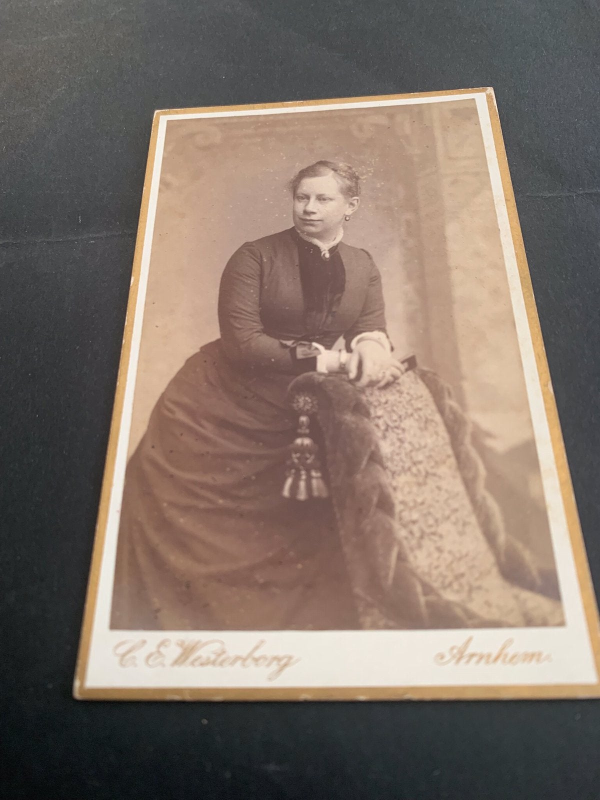cdv carte de visite dame naam Arnhem C E Westerborg, Verzenden, Voor 1940, Zo goed als nieuw, Foto