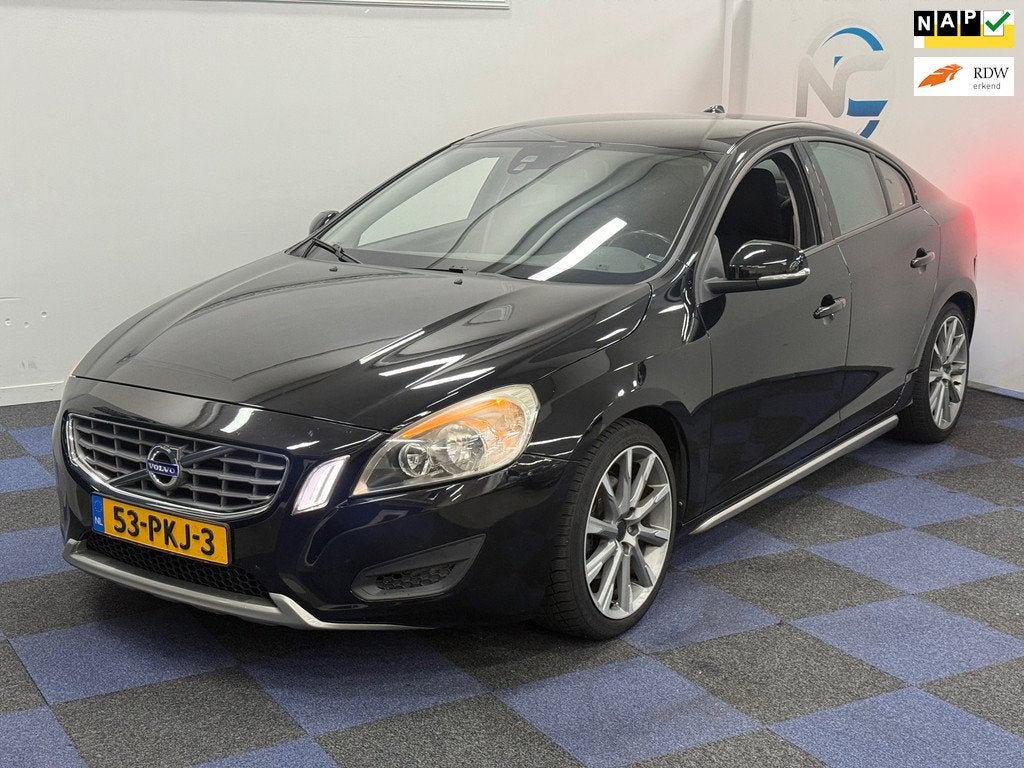 Volvo S60 1.6 T4 / DEALER ONDERHOUDEN / NETTE AUTO / NAVI-MU, Voorwielaandrijving, 15 km/l, Gebruikt, 4 cilinders