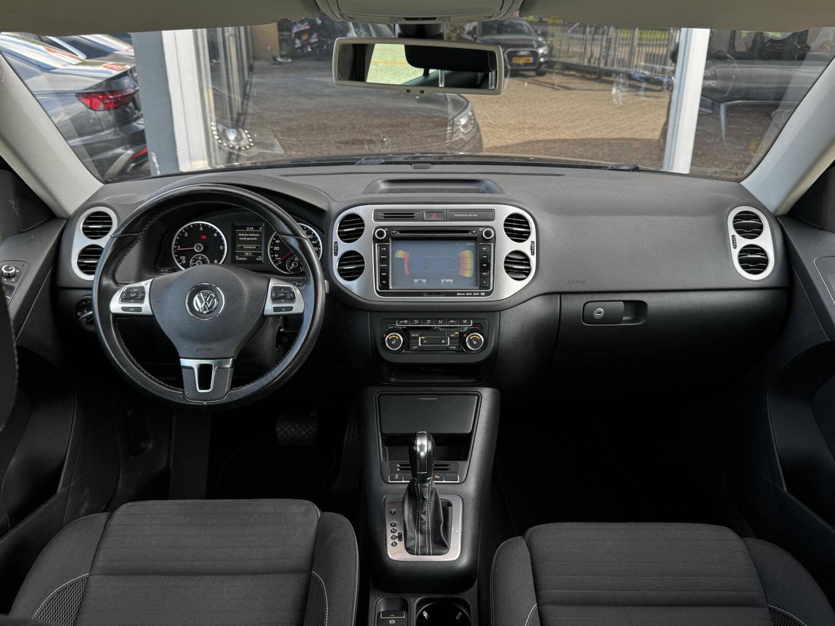 Volkswagen Tiguan 2.0 TDI R-Line 4Motion|DSG|19"|Bi-Xenon, Automaat, Euro 5, Stof, Gebruikt