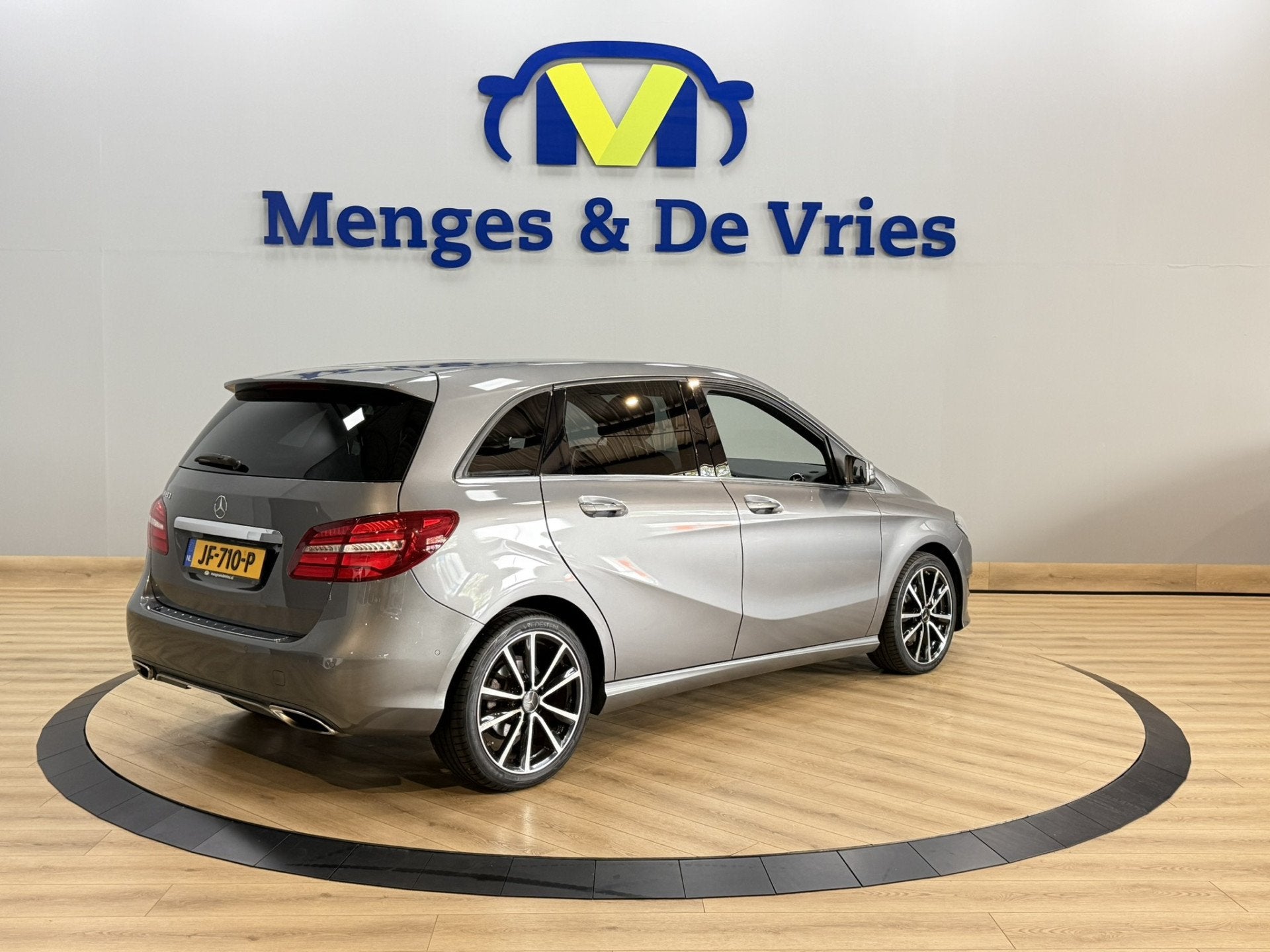 Mercedes-Benz B-Klasse 180 Ambition Airco | LED | Cruise Con, 12 maanden, Gebruikt, 4 cilinders, Leder en Stof
