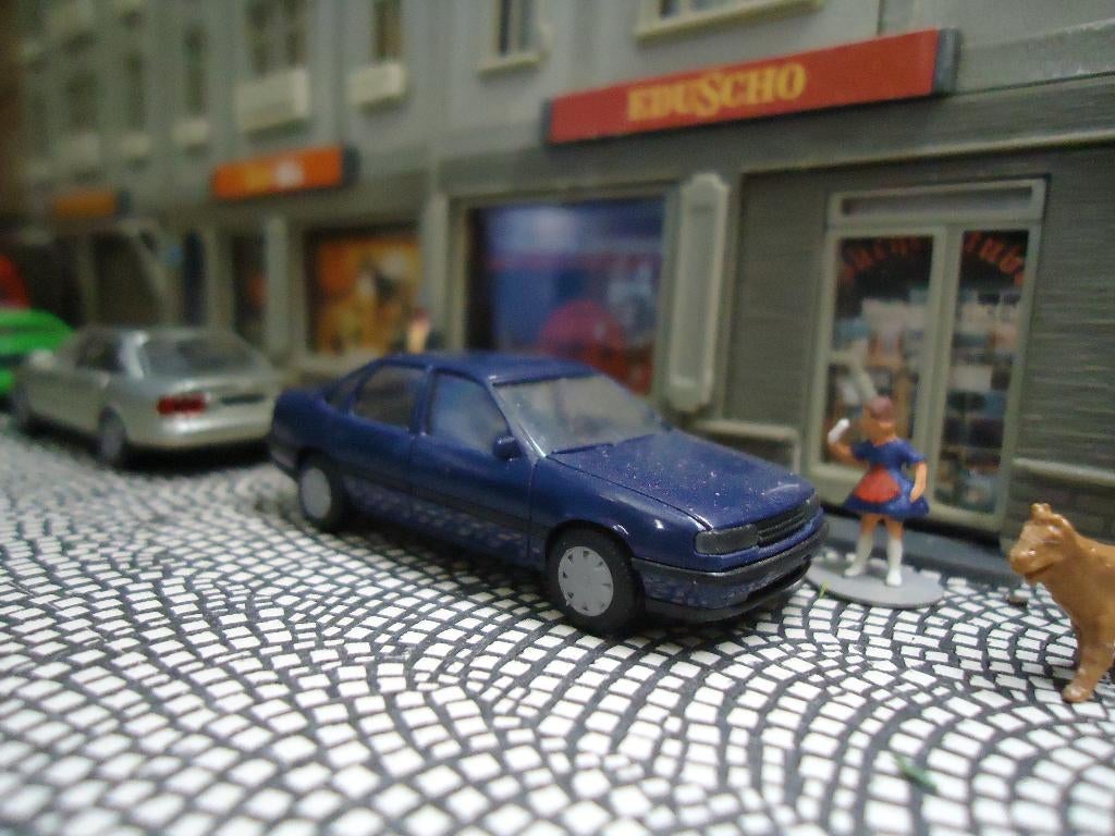 Opel Vectra A - Herpa donkerblauw, Hobby en Vrije tijd, Modelauto's | 1:87, Ophalen of Verzenden, Zo goed als nieuw, Auto, Herpa