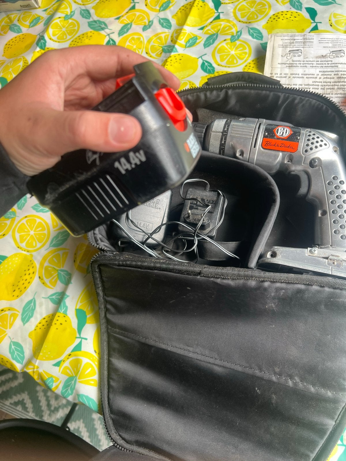 Black & Decker Accuboormachine 14.4V met oplader en tas, Ophalen of Verzenden, Gebruikt, Minder dan 400 watt, Boor- en Schroefmachine