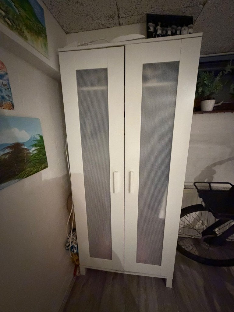 Ikea BRIMNES 2 deurs garderobe kast wit, Ophalen, Gebruikt, 100 tot 150 cm, Met plank(en)