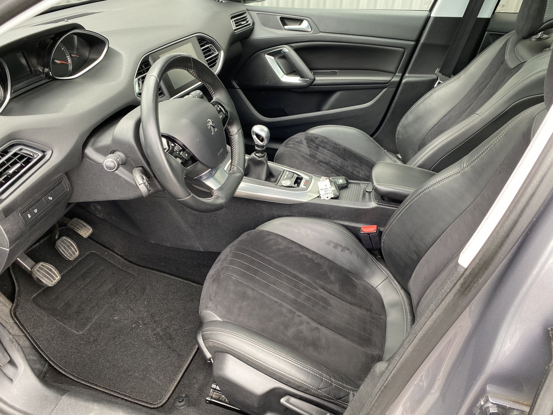 Peugeot 308 SW 1.2 e-THP Première 147Dkm.NAP, Leer/Alc, Nav, Auto's, Voorwielaandrijving, Gebruikt, Euro 6, 1199 cc