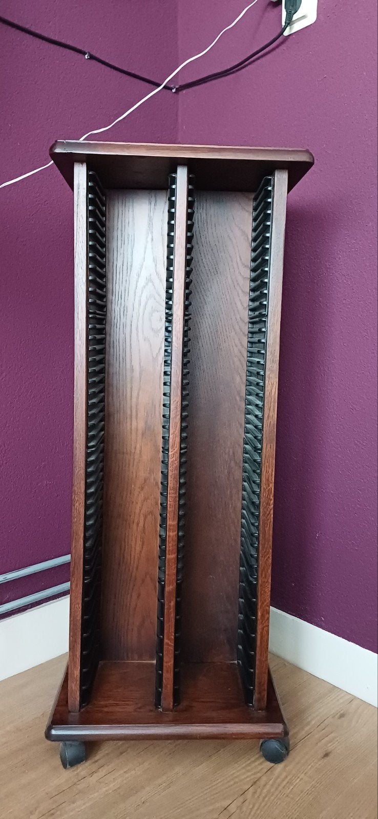 Eiken houten CD/DVD-rek op wieltjes - Ruimte voor 150+ discs, Huis en Inrichting, Woonaccessoires | Cd- en Dvd-rekken, Ophalen