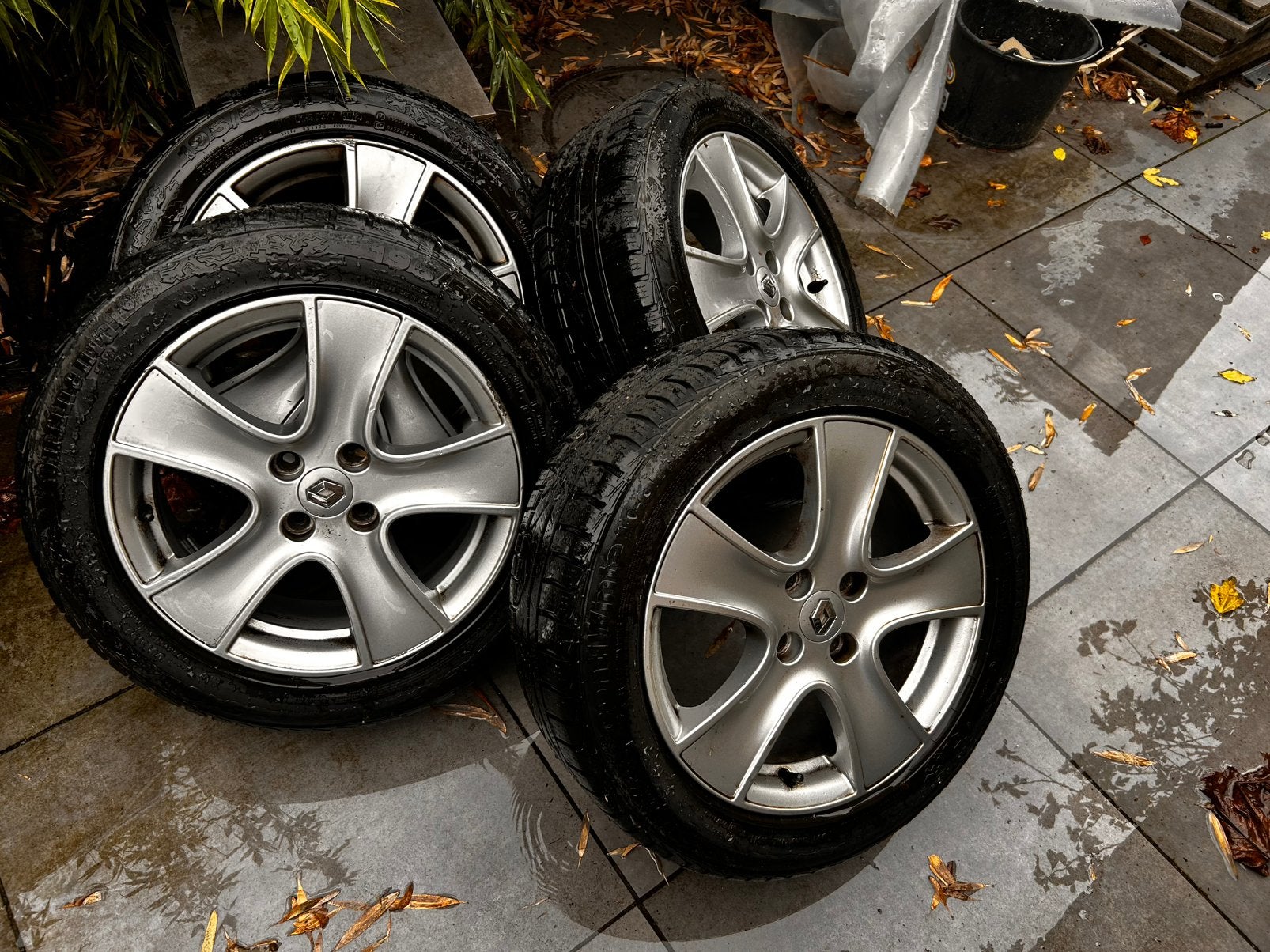 Winterbanden met originele Renault Clio velgen, Auto-onderdelen, Ophalen, 16 inch, Banden en Velgen, Winterbanden