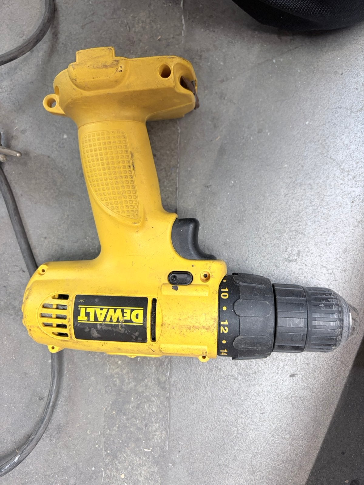 Dewalt boor zonder accu, Ophalen