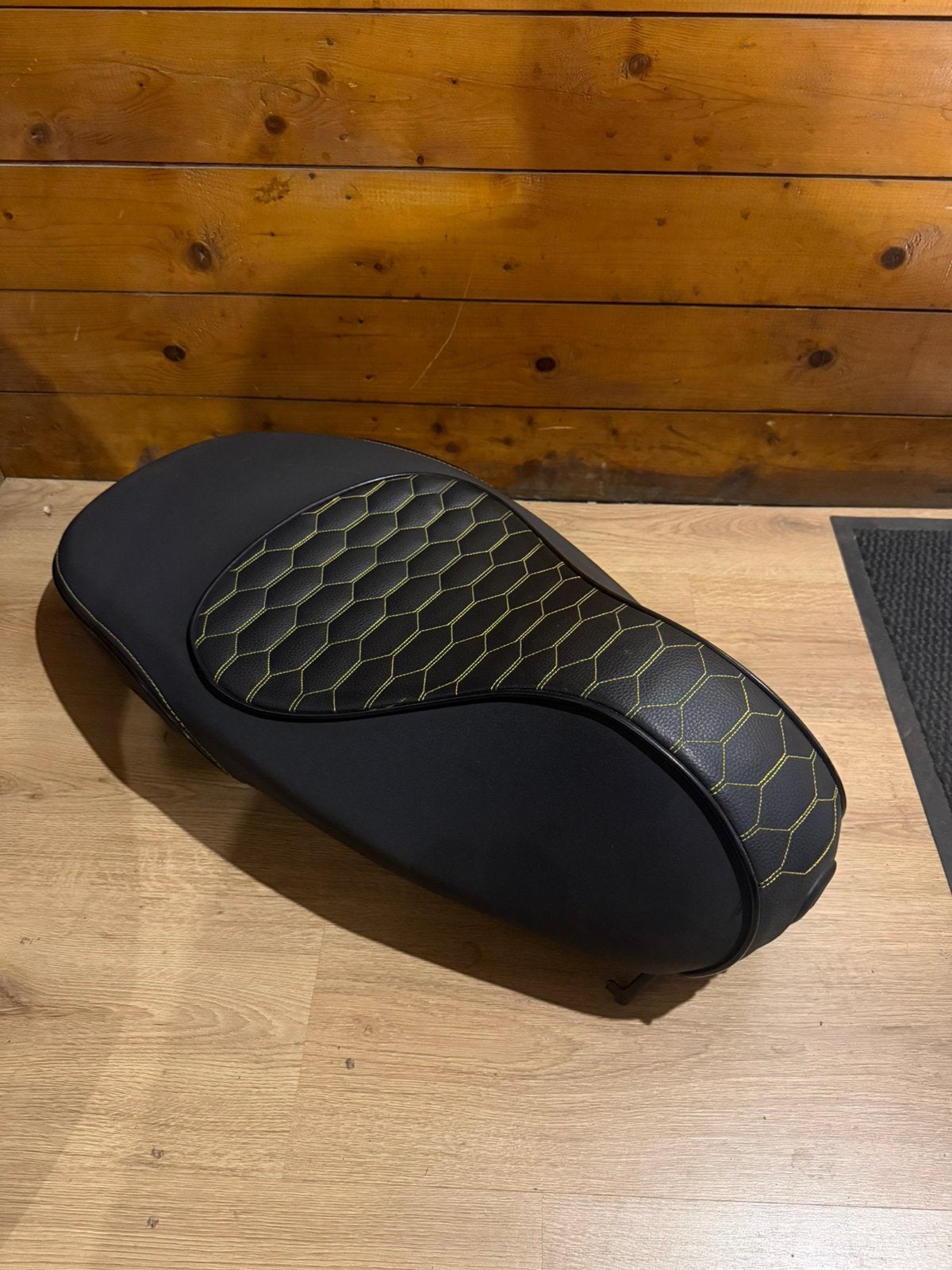 Custom Vespa Zadel RS Patroon Gele sticksel, Motoren, Ophalen of Verzenden, Scooter seats, Seats, Nederland