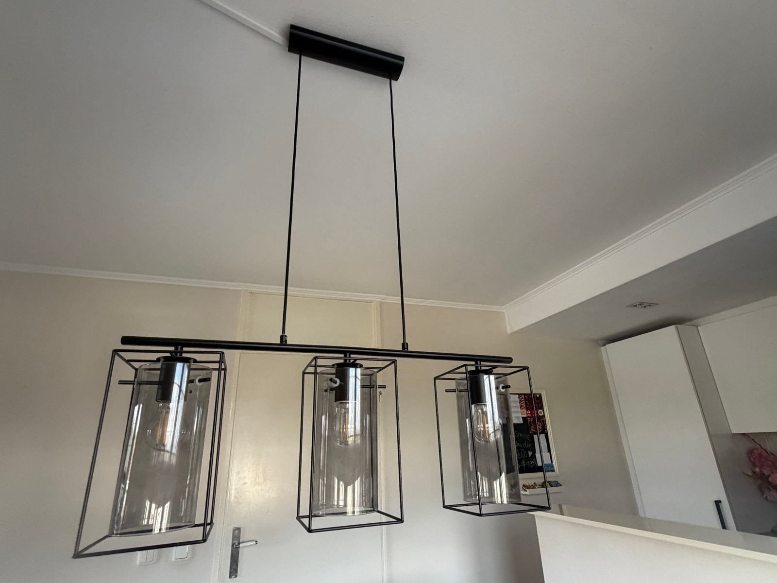 Moderne hanglamp met 3 glazen kappen - Zwart metaal, Huis en Inrichting, Ophalen, Gebruikt, Glas, E27 (groot)