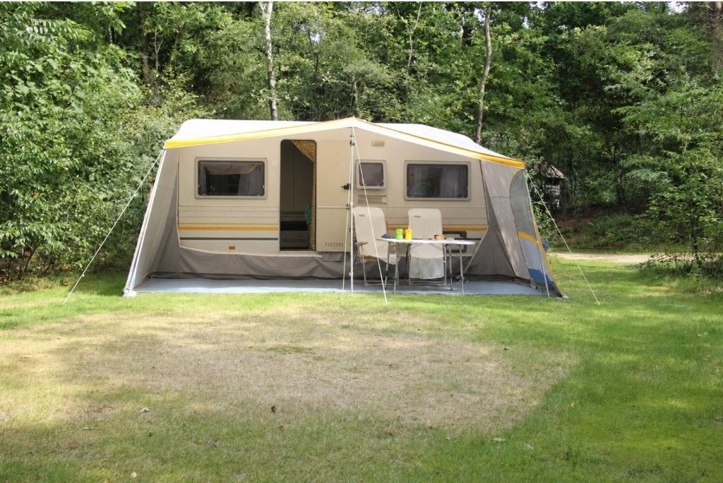Knaus Sudwind 450 TU met Isabella voortent, Vast bed, Rondzit, 750 - 1000 kg, Particulier
