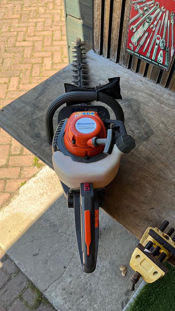Husqvarna 123HD65 heggenschaar, Ophalen, Zo goed als nieuw, Benzine