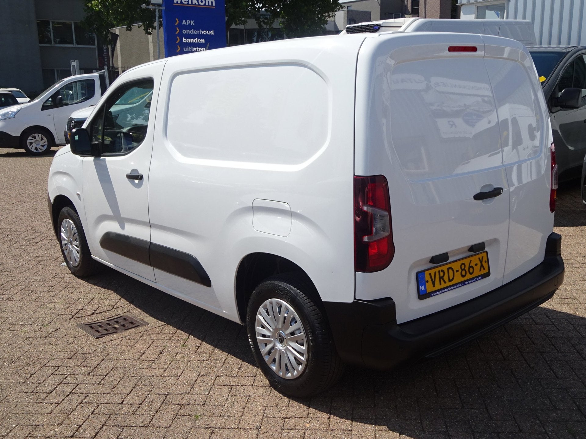 Peugeot Partner 1.2 PureTech Pro BENZINE AIRCO NAVI CRUISE C, Voorwielaandrijving, Dealer onderhouden, Gebruikt, 1199 cc