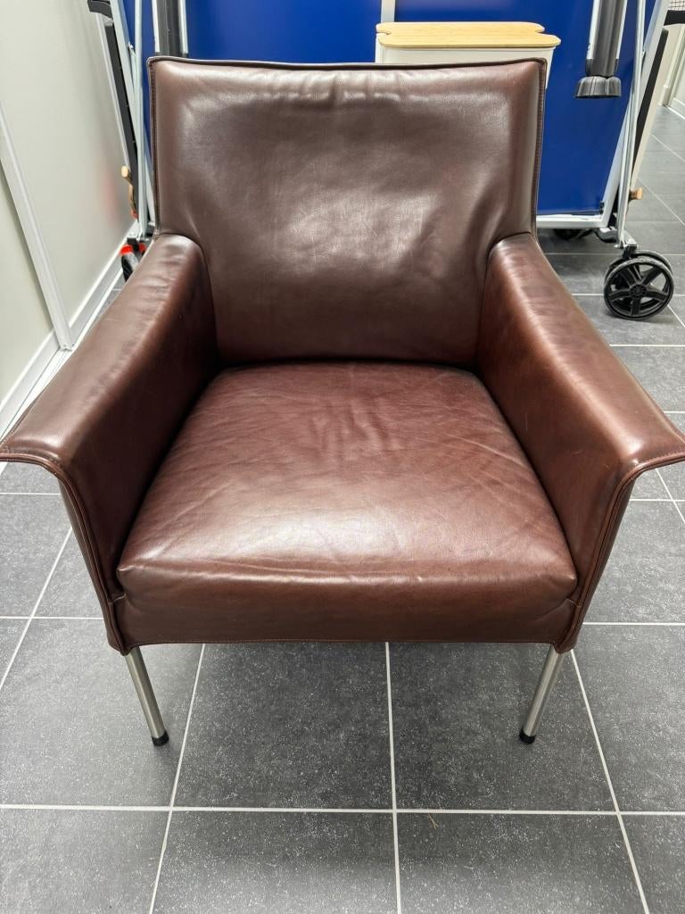 Aikon fauteuil Design on Stock, Gerard van den Berg., Huis en Inrichting, Stoelen, Ophalen, Gebruikt, Twee, Bruin