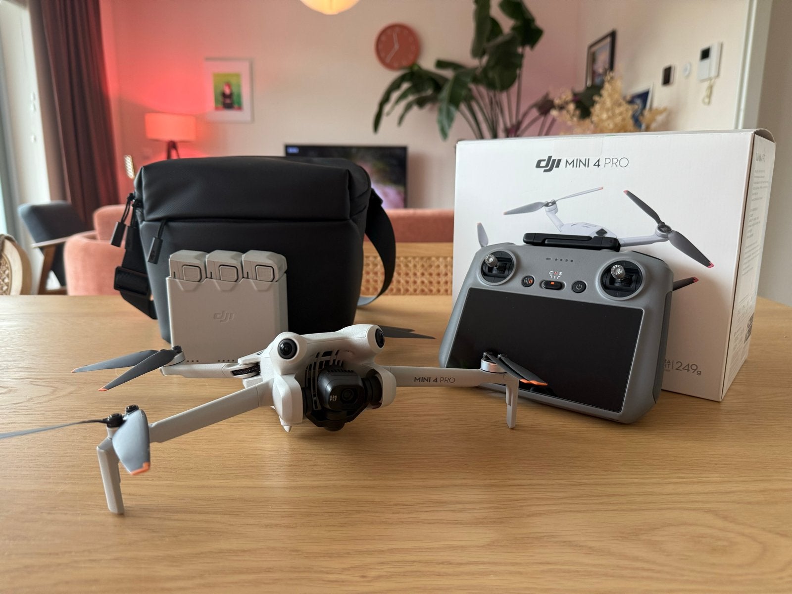 DJI Mini 4 Pro Fly More Combo met RC 2 Controller, Audio, Tv en Foto, Drones, Auto Follow, 30 tot 45 minuten, Cameradrone, Ophalen of Verzenden