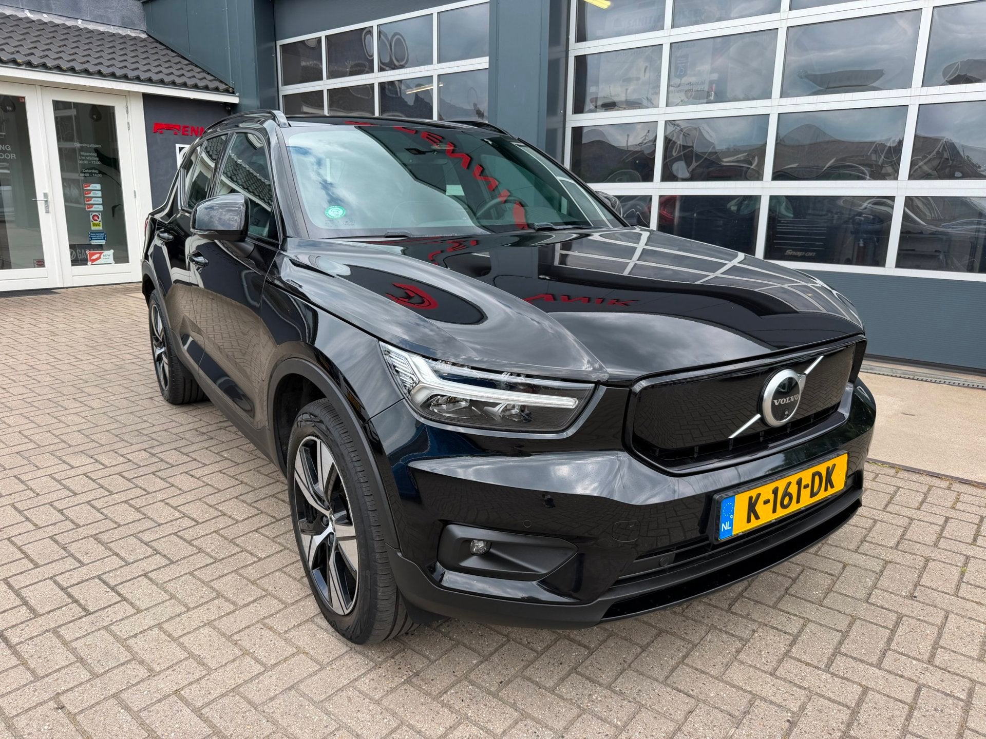 Volvo XC40 Recharge P8 AWD R-Design / Pano / 360 CAM / 400PK, Auto's, Volvo, 1300 min, Gebruikt, Zwart, Zwart