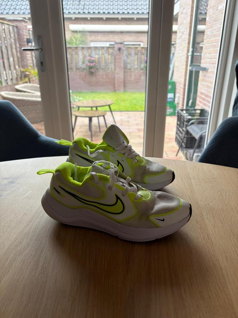 Nike running kind maat 37,5, Sport en Fitness, Loopsport en Atletiek, Ophalen, Zo goed als nieuw, Hardloopschoenen, Nike