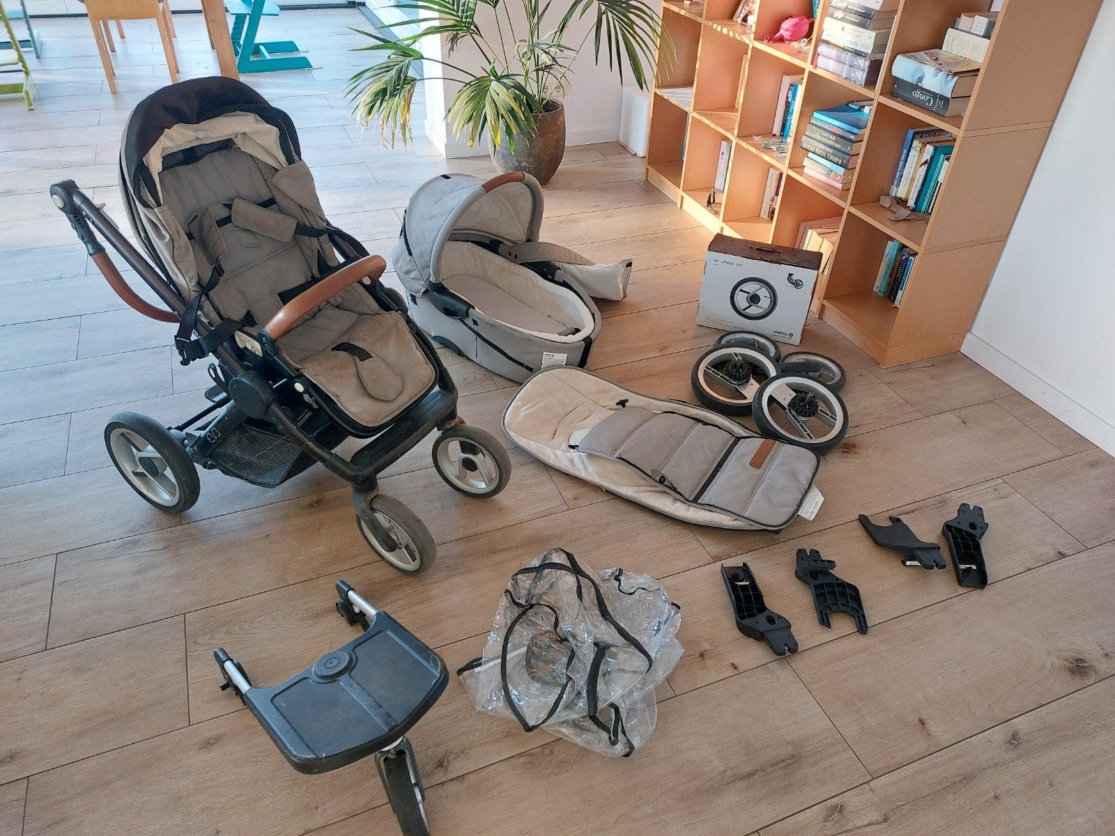 Mutsy Evo Combiwagen met reiswieg en accessoires, Kinderen en Baby's, Ophalen, Gebruikt, Combiwagen, Met autostoeltje