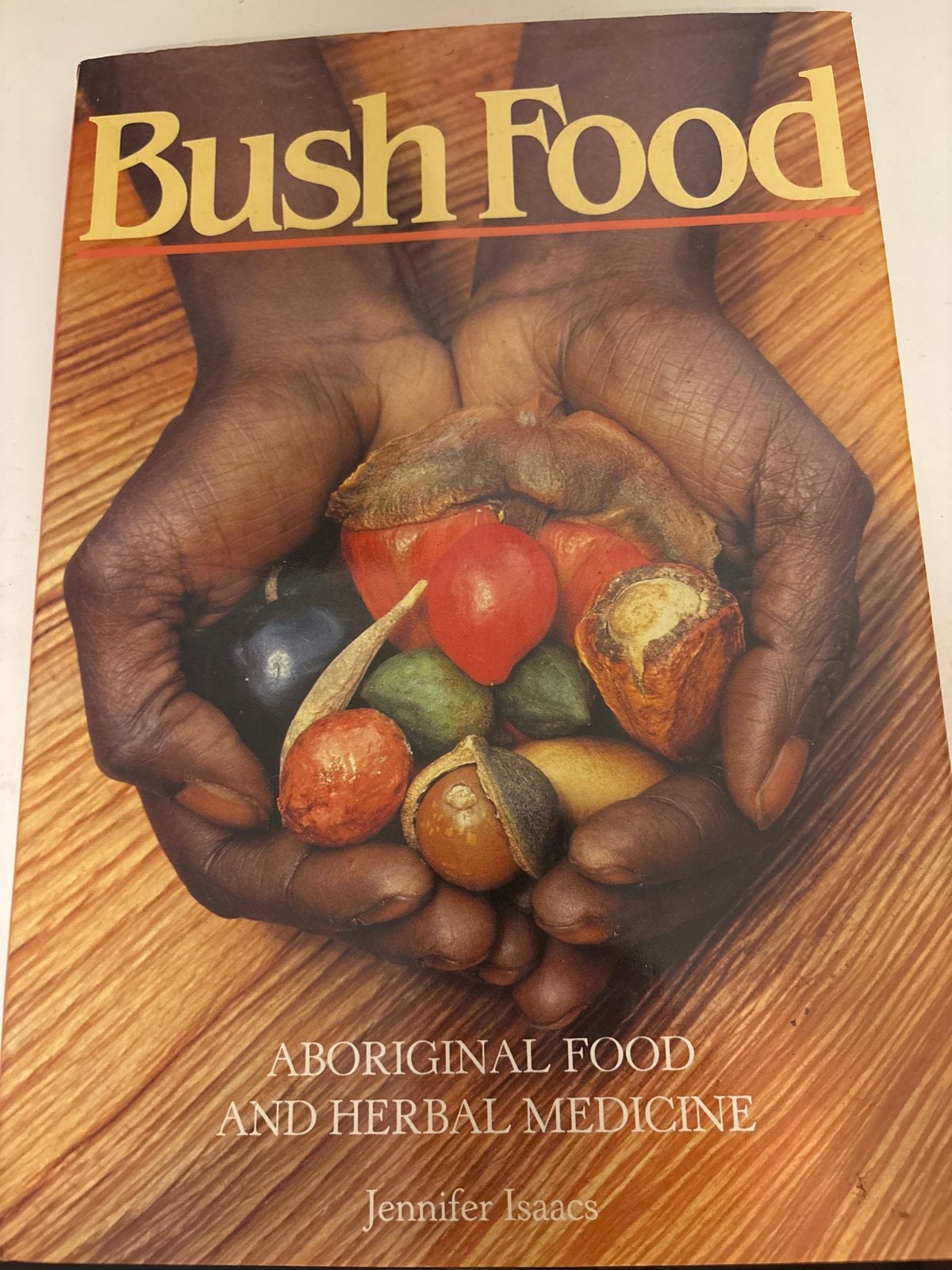 Bush Food: Aboriginal Food and Herbal Medicine - Jennifer Is, Ophalen of Verzenden, Gelezen, Dieet en Voeding