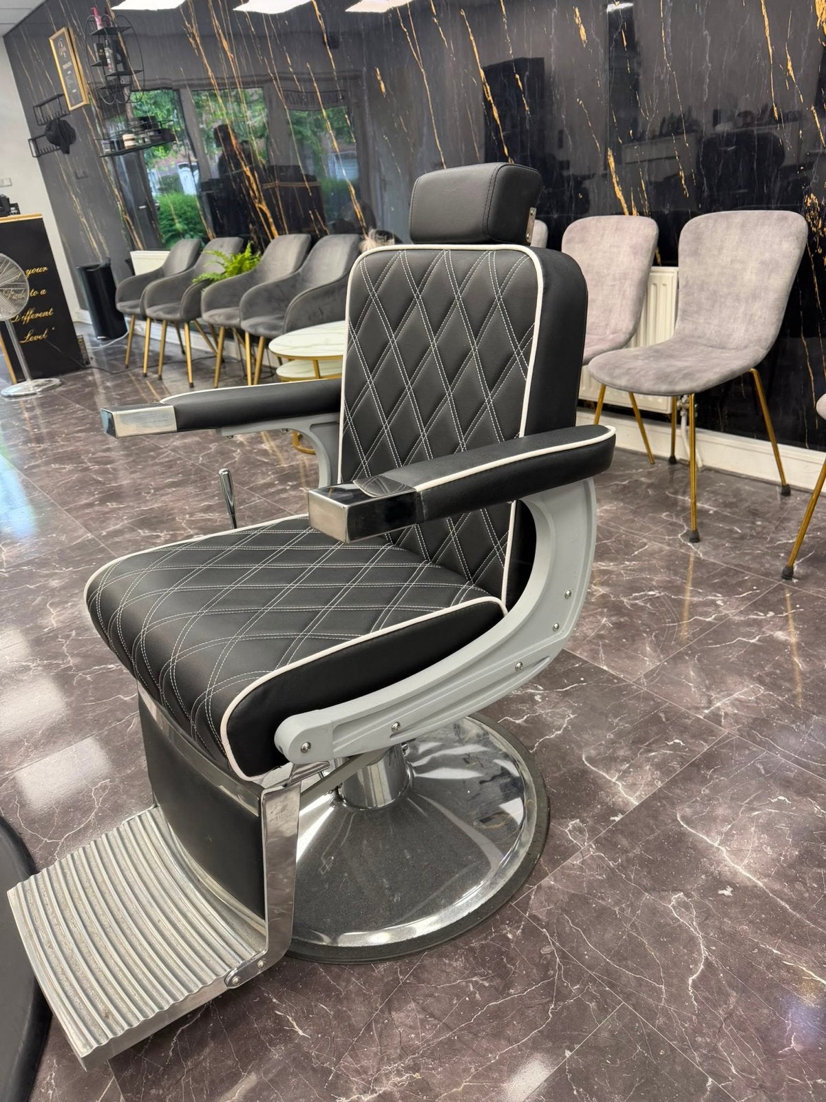 Luxe kappersstoel / barberstoel - Zwart, Huis en Inrichting, Stoelen, Zwart, Leer, Ophalen of Verzenden, Zo goed als nieuw