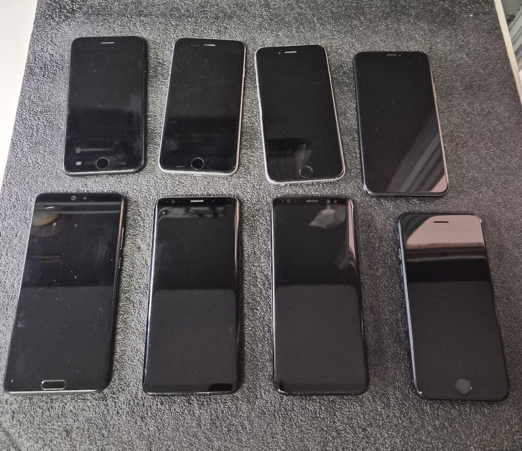 Partij 15X oudere maar werkende telefoons iphone/samsung, Telecommunicatie, Mobiele telefoons | Apple iPhone, Apple, Verzenden