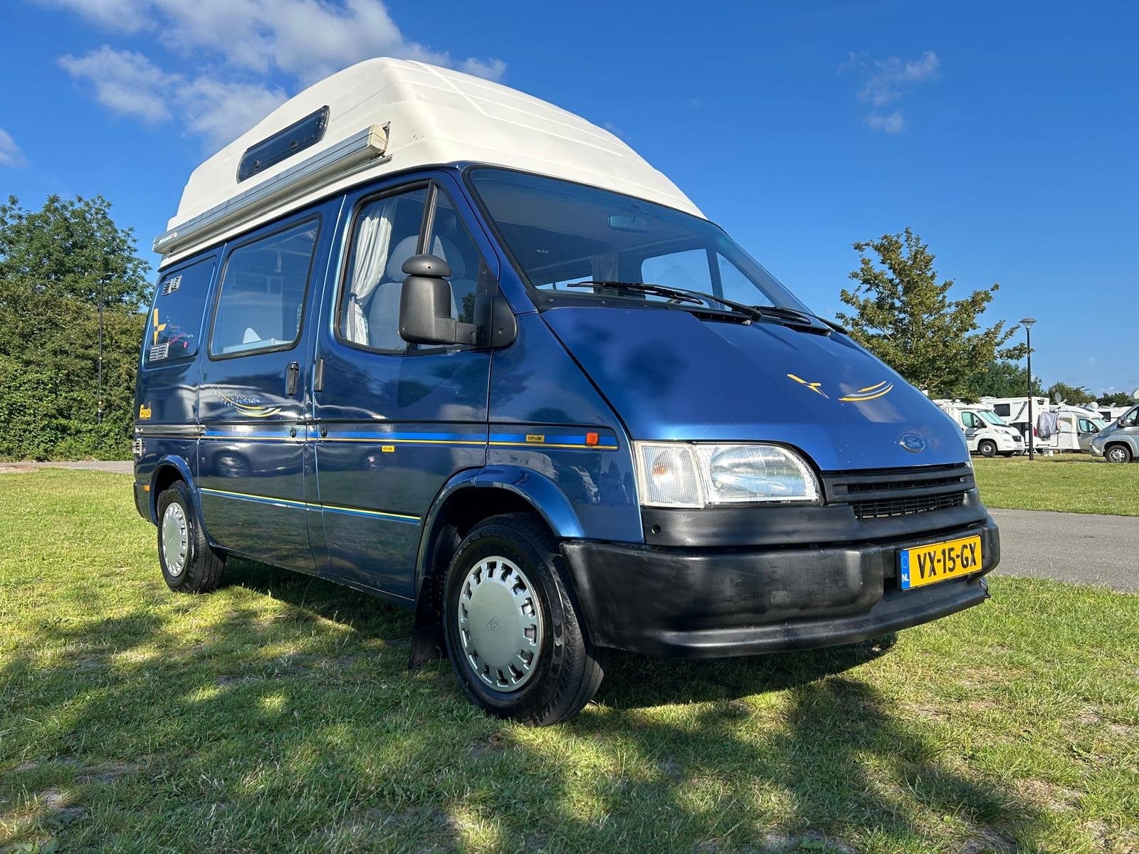 Foto 11 van Ford TRANSIT 80D ORINELE FABRIEKS BUSCAMPER 4 SLAAP PLAATSEN