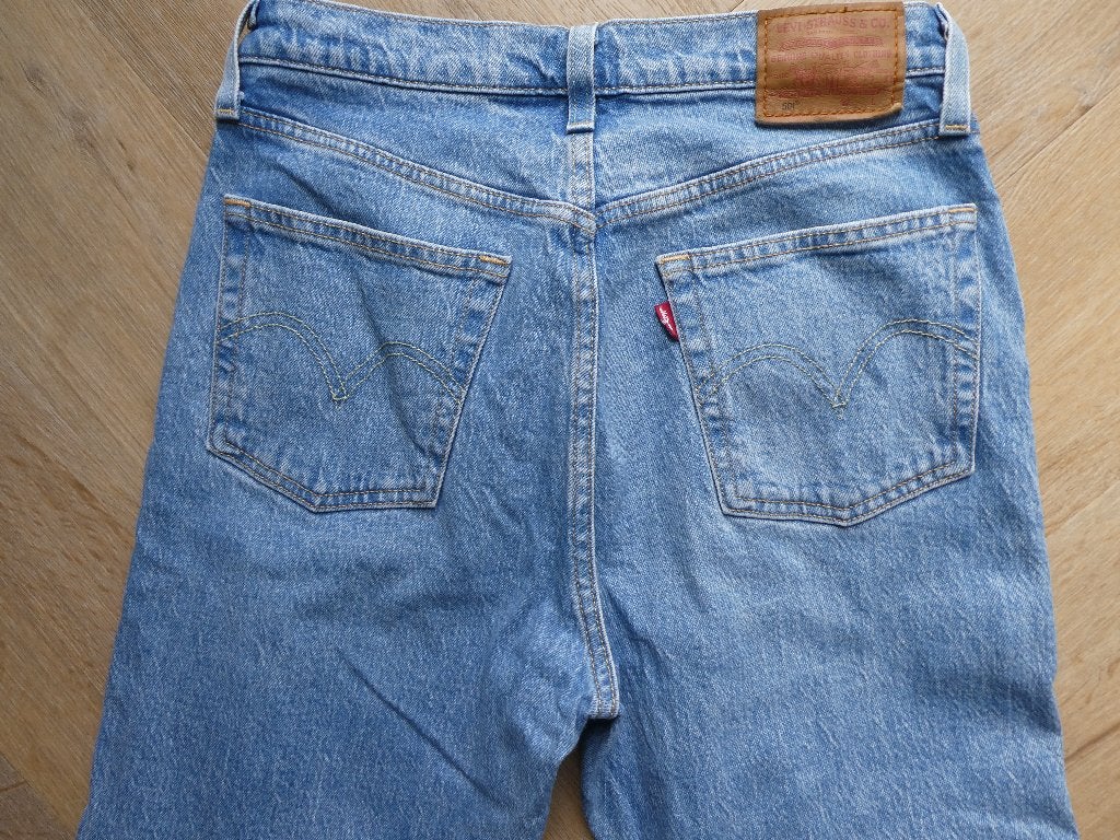 Mooie Levi 501 spijkerbroek, met knoopsluiting maat 27-30, Blauw, Ophalen of Verzenden, Zo goed als nieuw, W27 (confectie 34) of kleiner