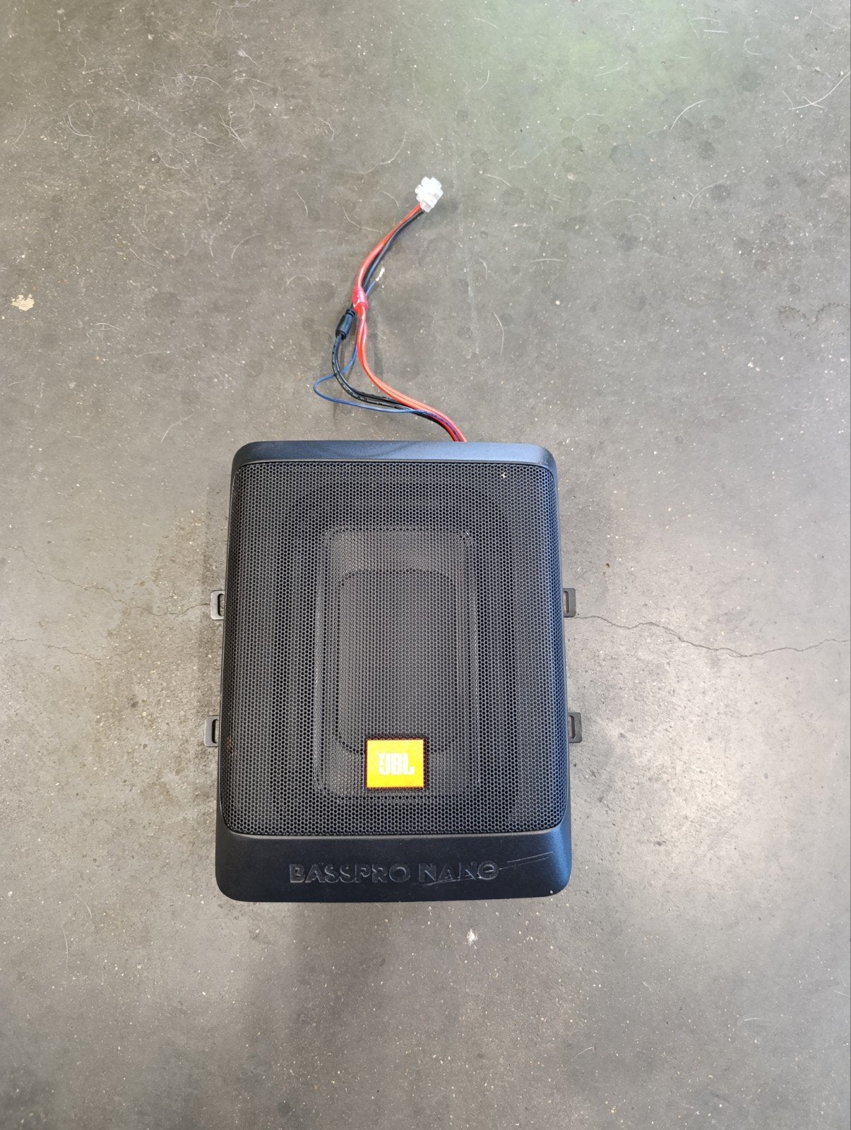 JBL BassPro Nano Compacte Underseat Subwoofer, Auto diversen, Ophalen, Zo goed als nieuw
