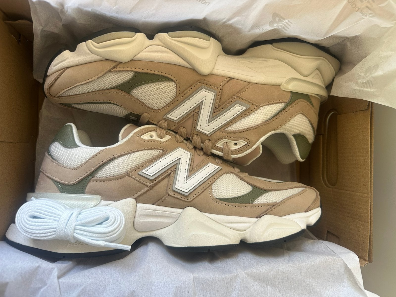New Balance U90606BI Mindful Grey/Dark Olivine maat 44 nieuw, Ophalen, Nieuw, Overige kleuren