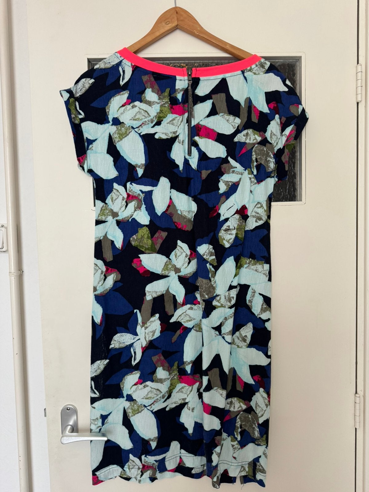 Cecil jurk met bloemenprint en neonroze accenten, Blauw, Ophalen of Verzenden, Zo goed als nieuw, Knielengte