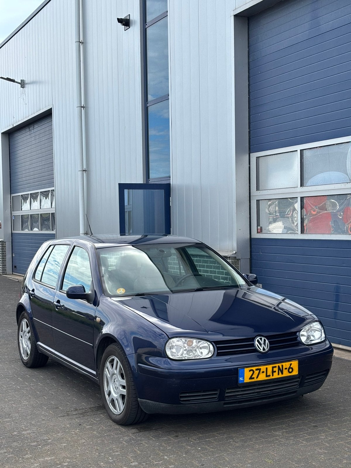 Volkswagen Golf 1.8 Turbo 1999, Auto's, Volkswagen, Beige, 4 cilinders, Blauw, Leder