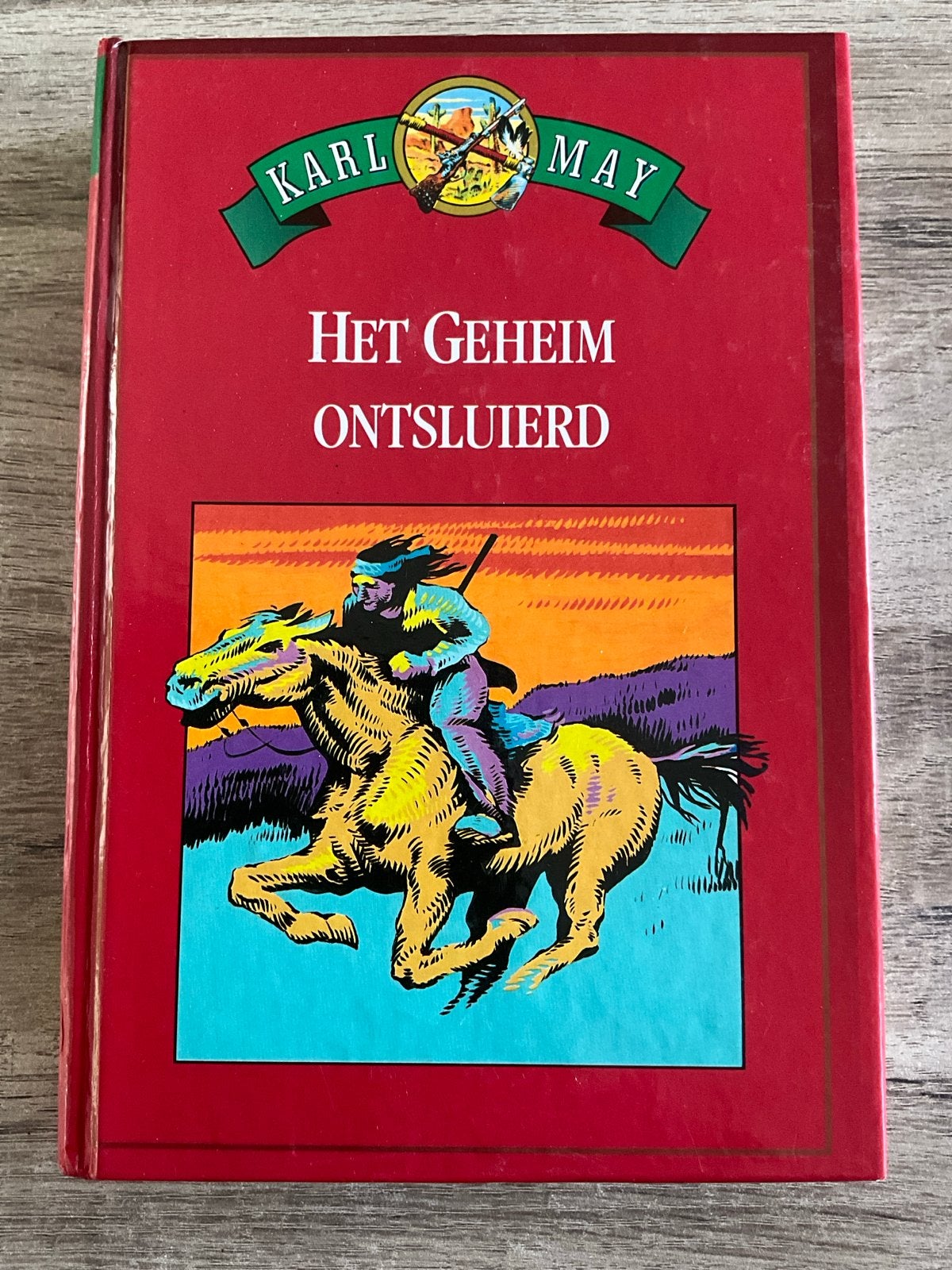 Karl May - Het Geheim Ontsluierd (Boek), Ophalen of Verzenden, Zo goed als nieuw