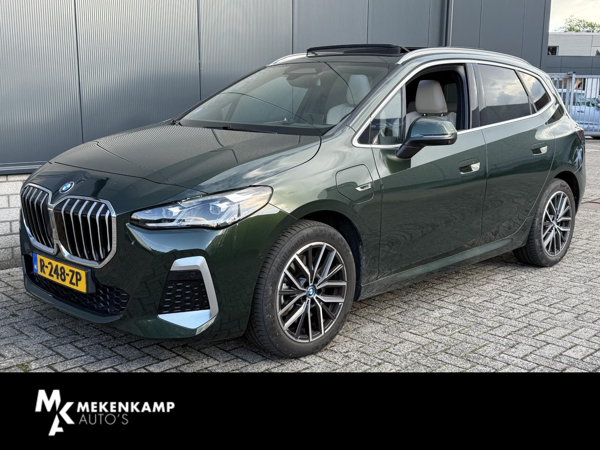 BMW 2-serie Active Tourer 230e xDrive M Sport 18"/Panoramada, Auto's, Dealer onderhouden, Gebruikt, Euro 6, 16 kWh