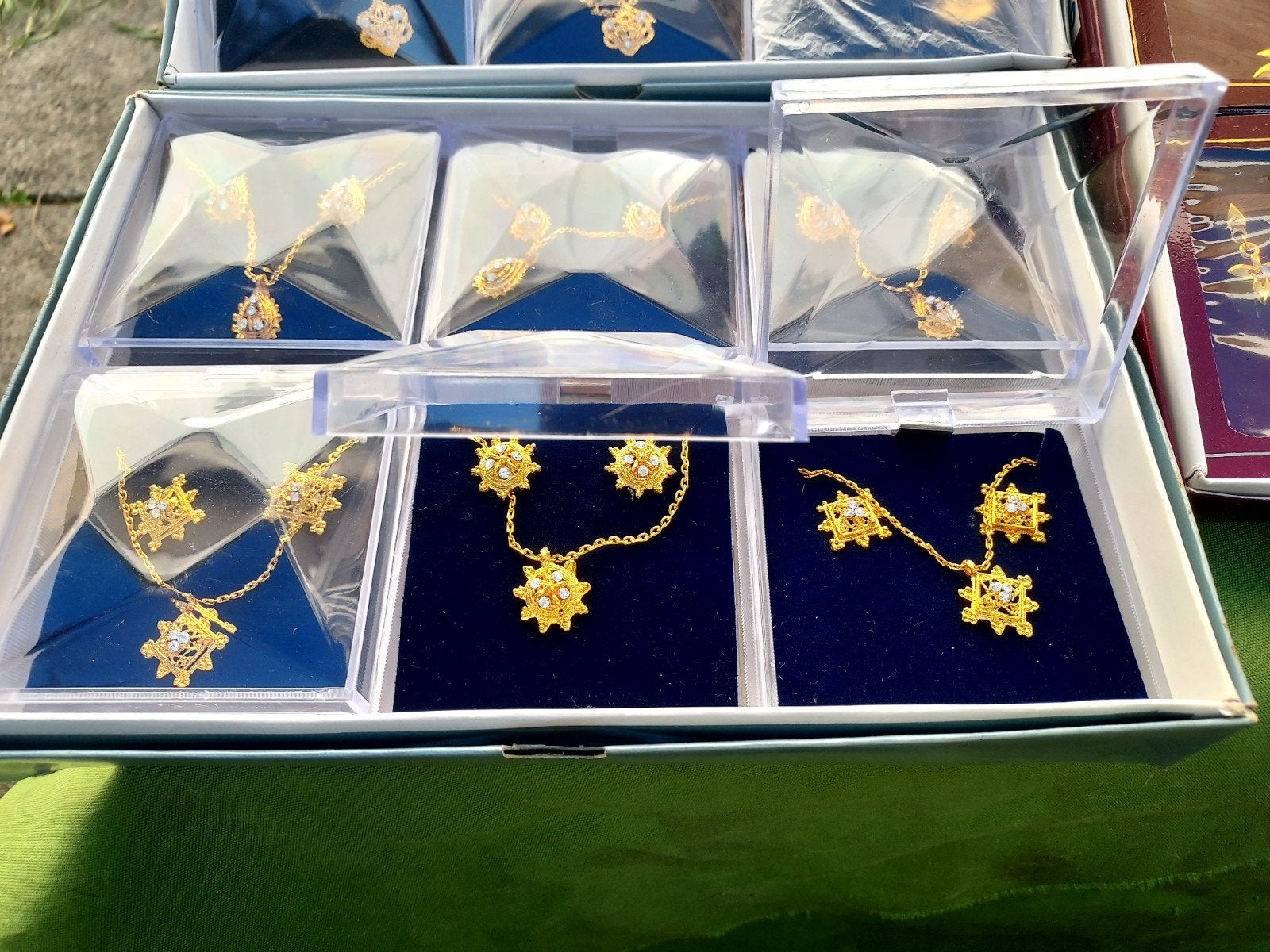 Partij ketting en oorbellen sets - 120 stuks, Diversen, Ophalen of Verzenden, Nieuw