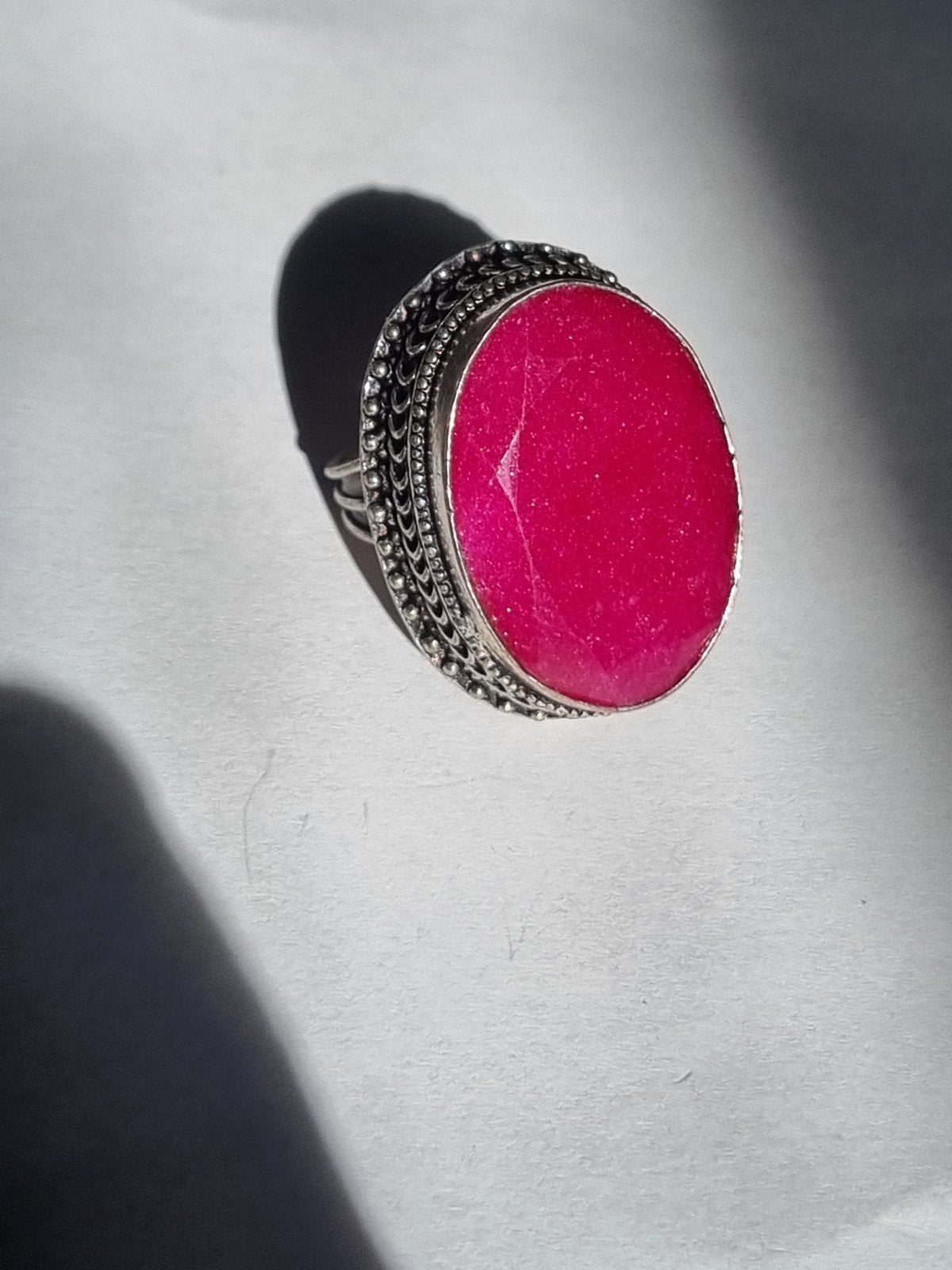 Zilveren ring 925 met Geverfde Robijn – Boho / Ibiza stijl, Gebruikt, Ophalen of Verzenden, Kleiner dan 17, Dame of Heer