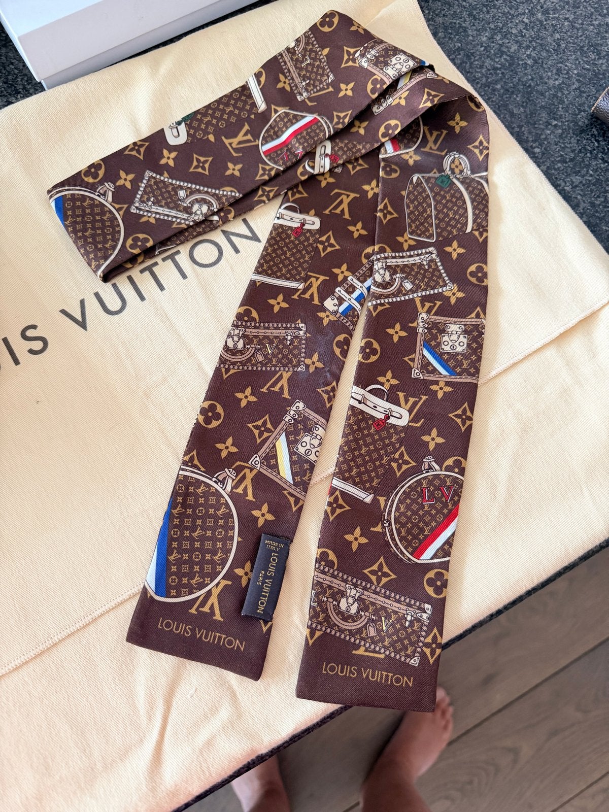 Louis Vuitton Monogram Bandeau Sjaal Zijde Bruin, Kleding | Dames, Mutsen, Sjaals en Handschoenen, Verzenden, Zo goed als nieuw