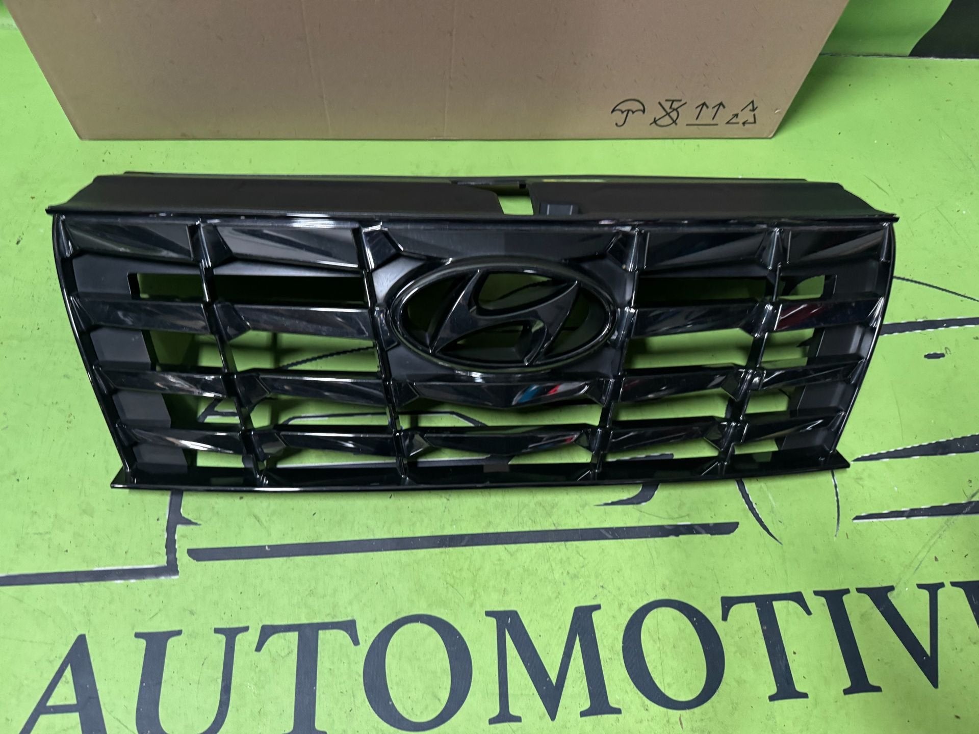 hyundi tucson grille voorbumper bumper 86350czca0, Heolleung-ro 12
06797  Seoul, Nieuw, Ophalen of Verzenden, Info@hyundai.com