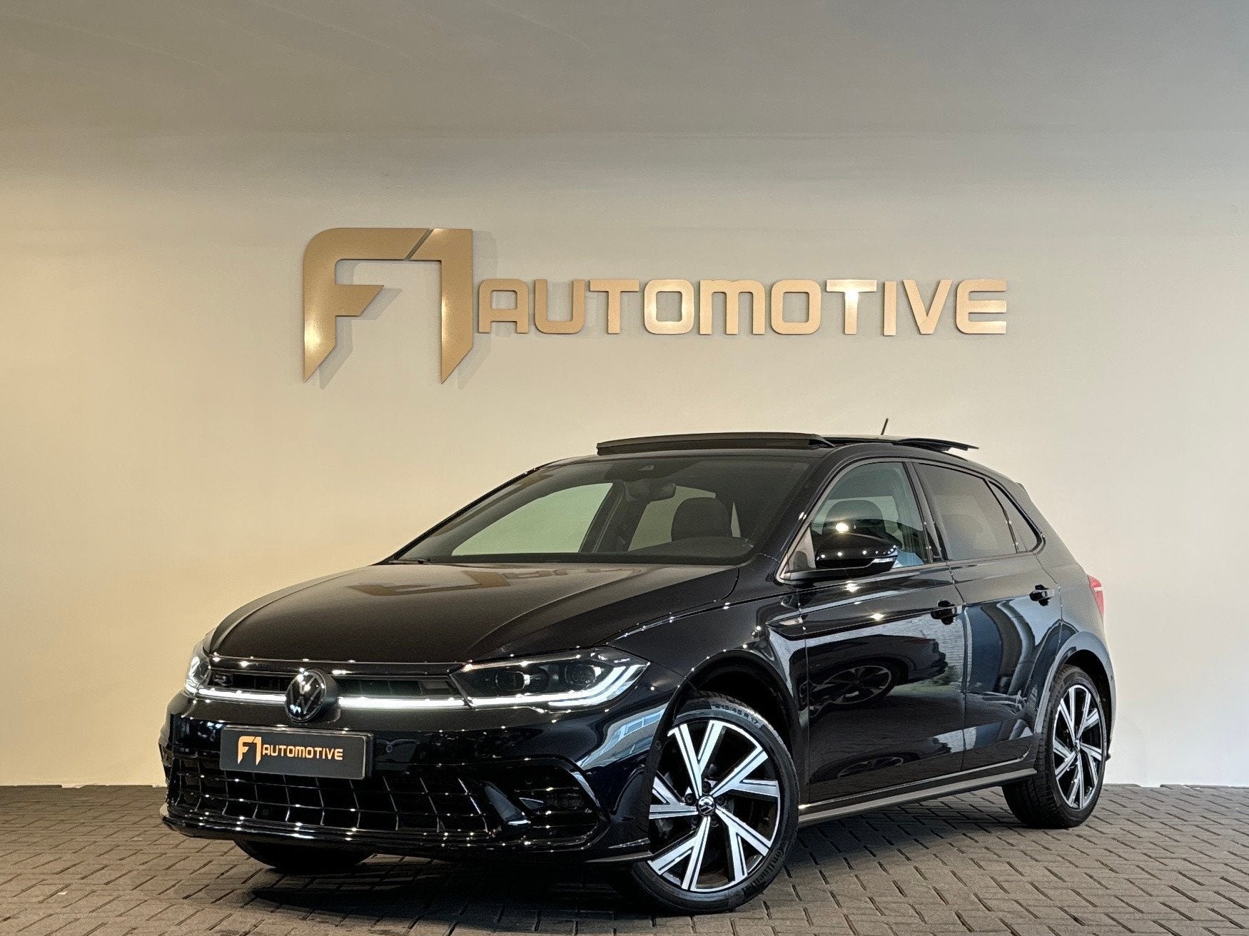 Volkswagen POLO 1.0 TSI R-Line Edition Pano|Keyless|ACC|Came, Stof, Gebruikt, Euro 6, 95 pk
