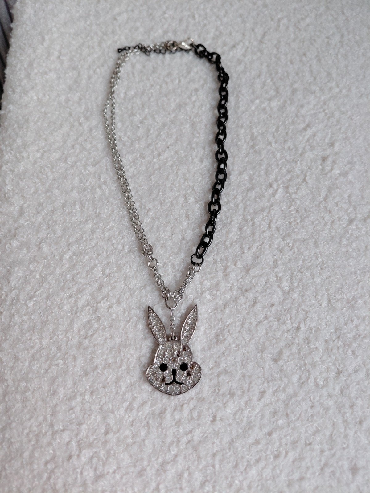 Playboy Bunny ketting met strass steentjes, Overige materialen, Met hanger, Ophalen of Verzenden, Zo goed als nieuw